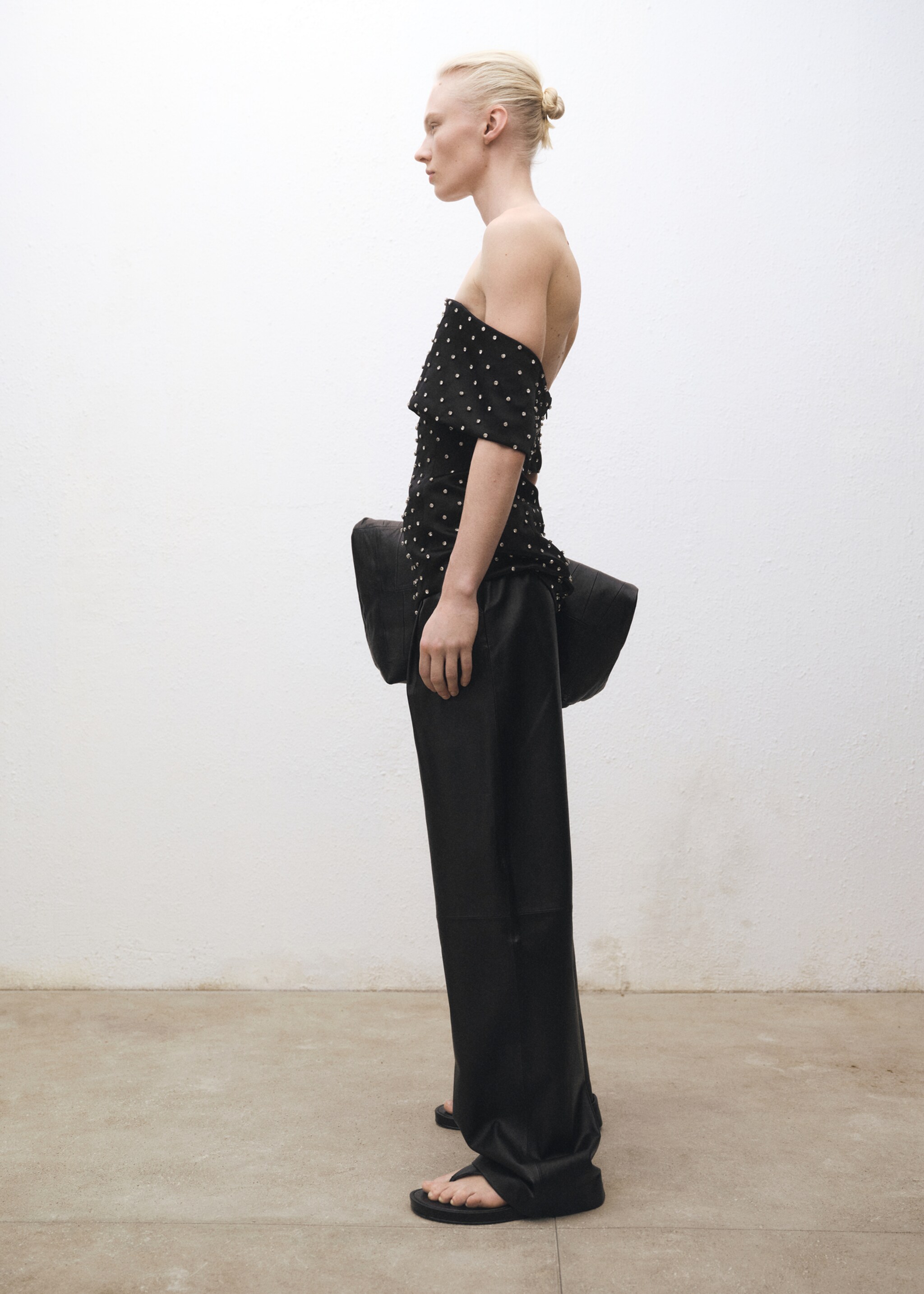Straight leather trousers with pleat detail - Details of the article 2