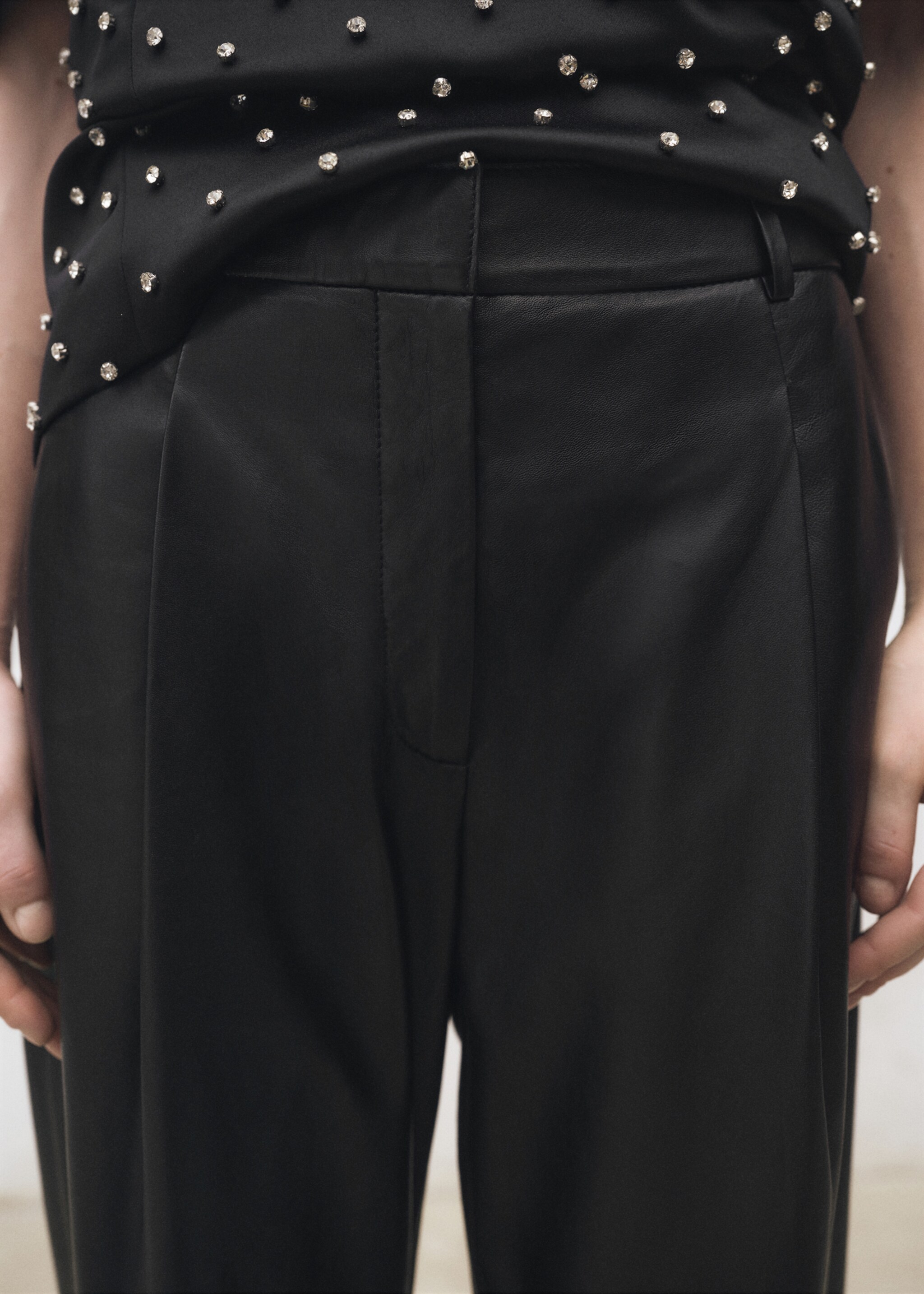 Straight leather trousers with pleat detail - Details of the article 6