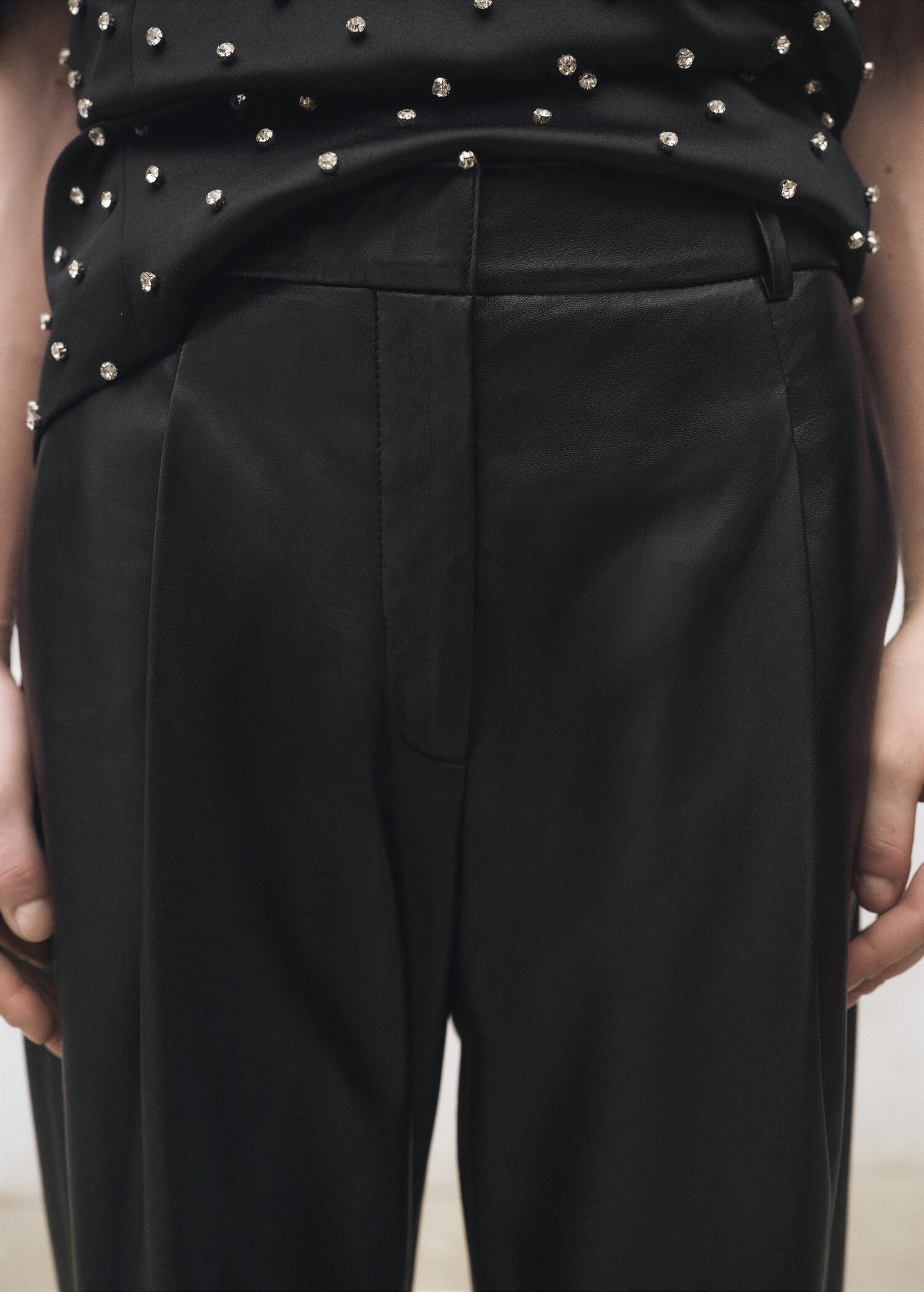 Gerade Lederhose mit Bundfalten-Detail - Detail des Artikels 6