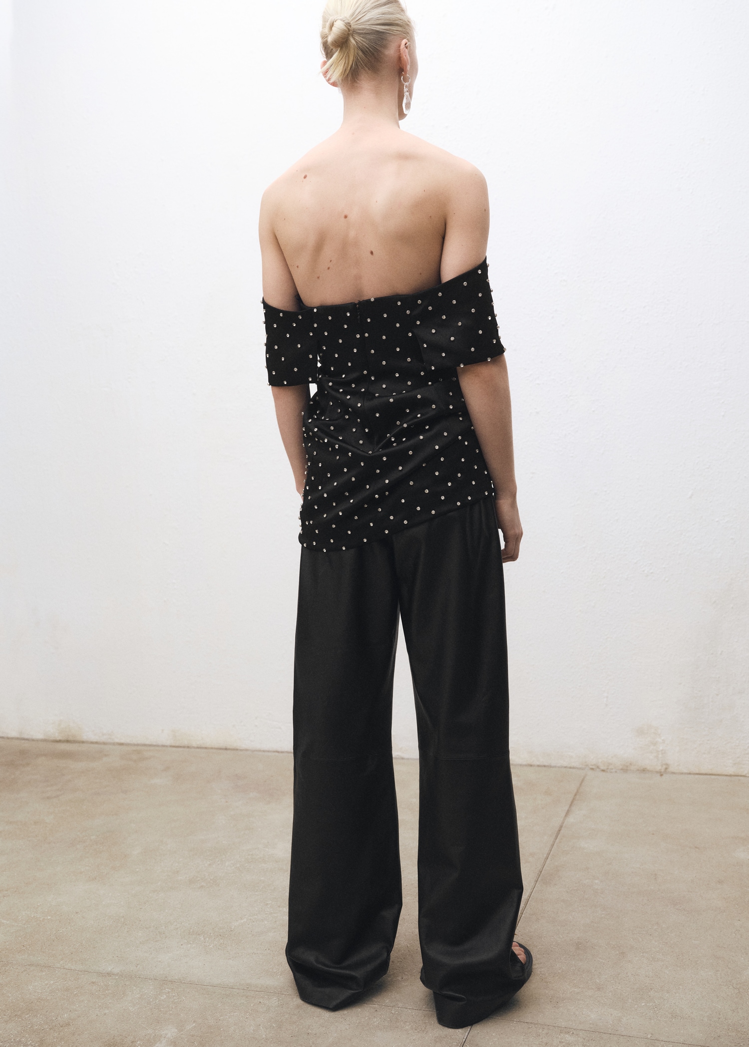 Straight leather trousers with pleat detail - Reverse of the article