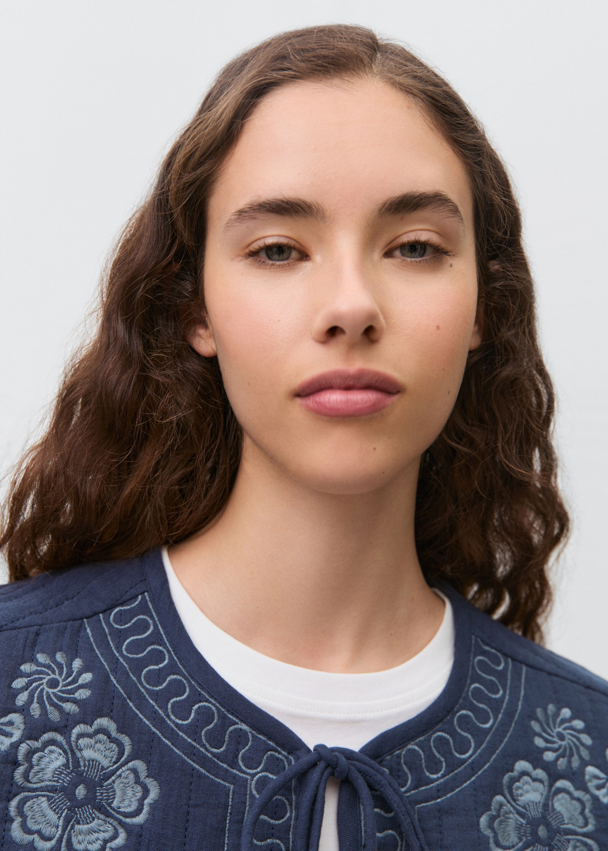 Embroidered cotton gilet - Details of the article 1
