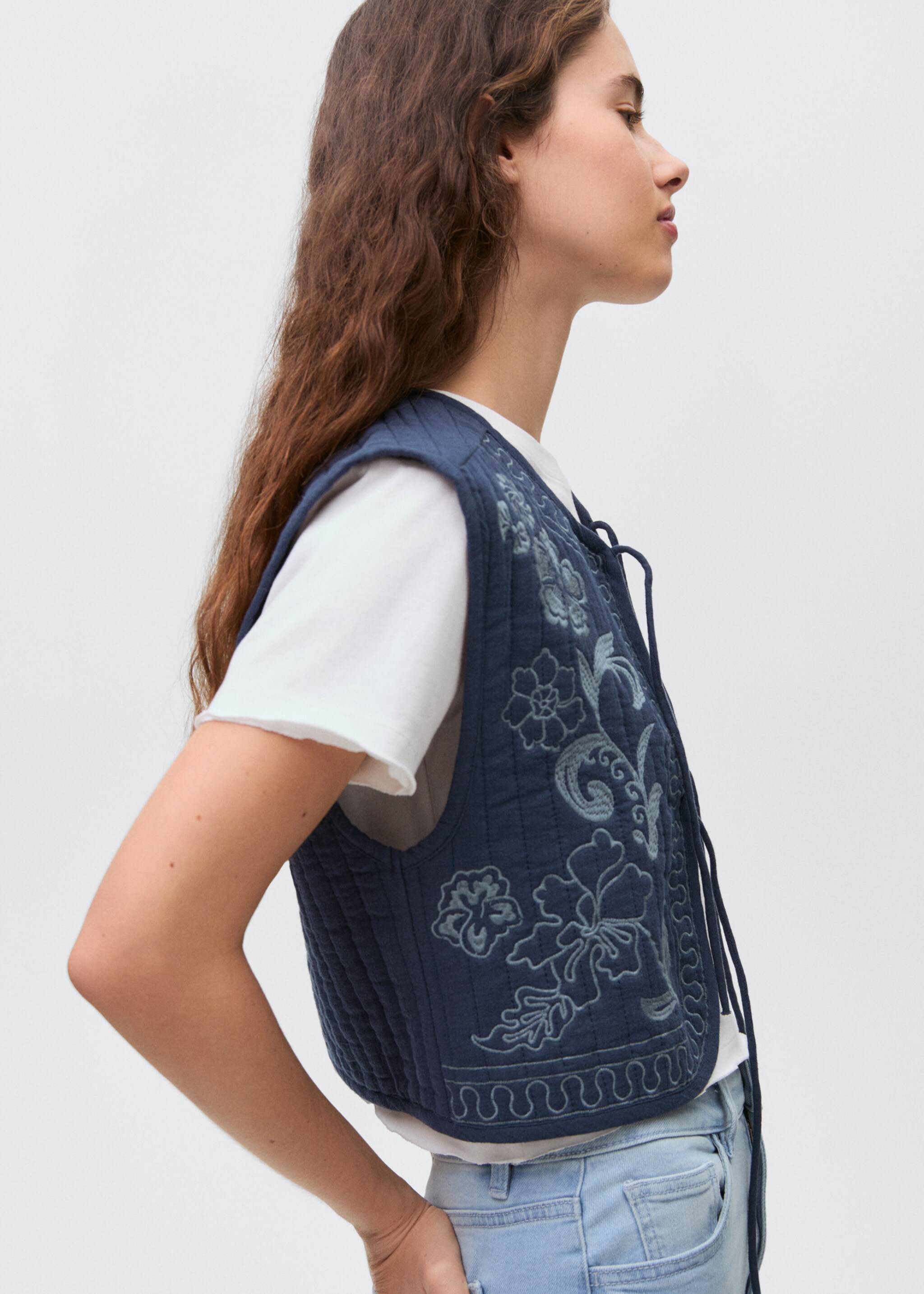 Embroidered cotton gilet - Details of the article 6