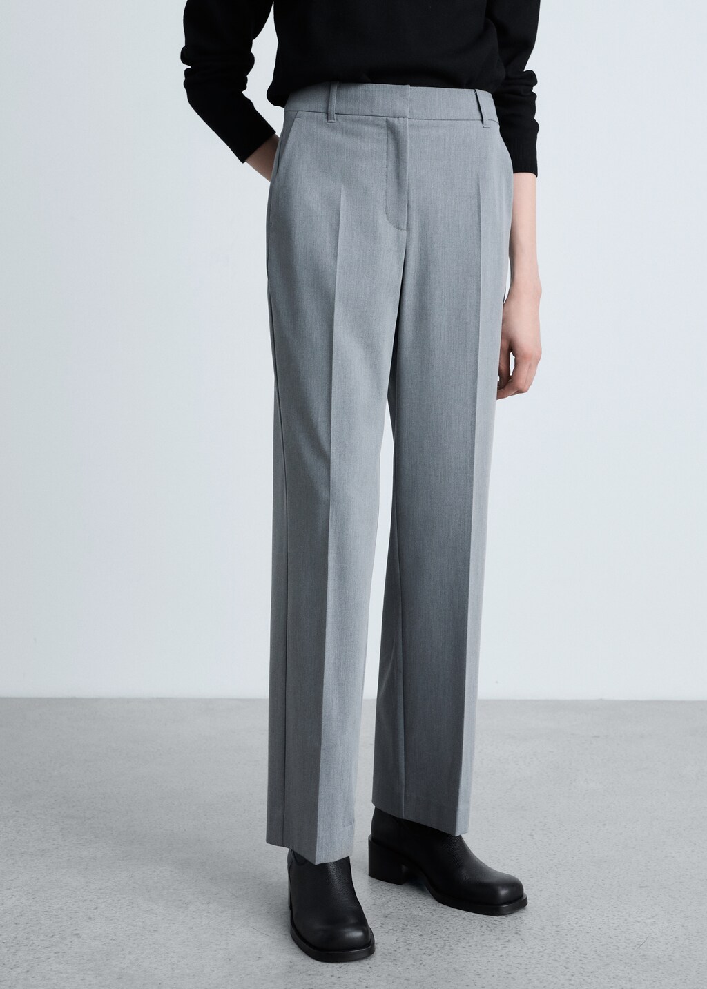 Pantalón recto tiro medio