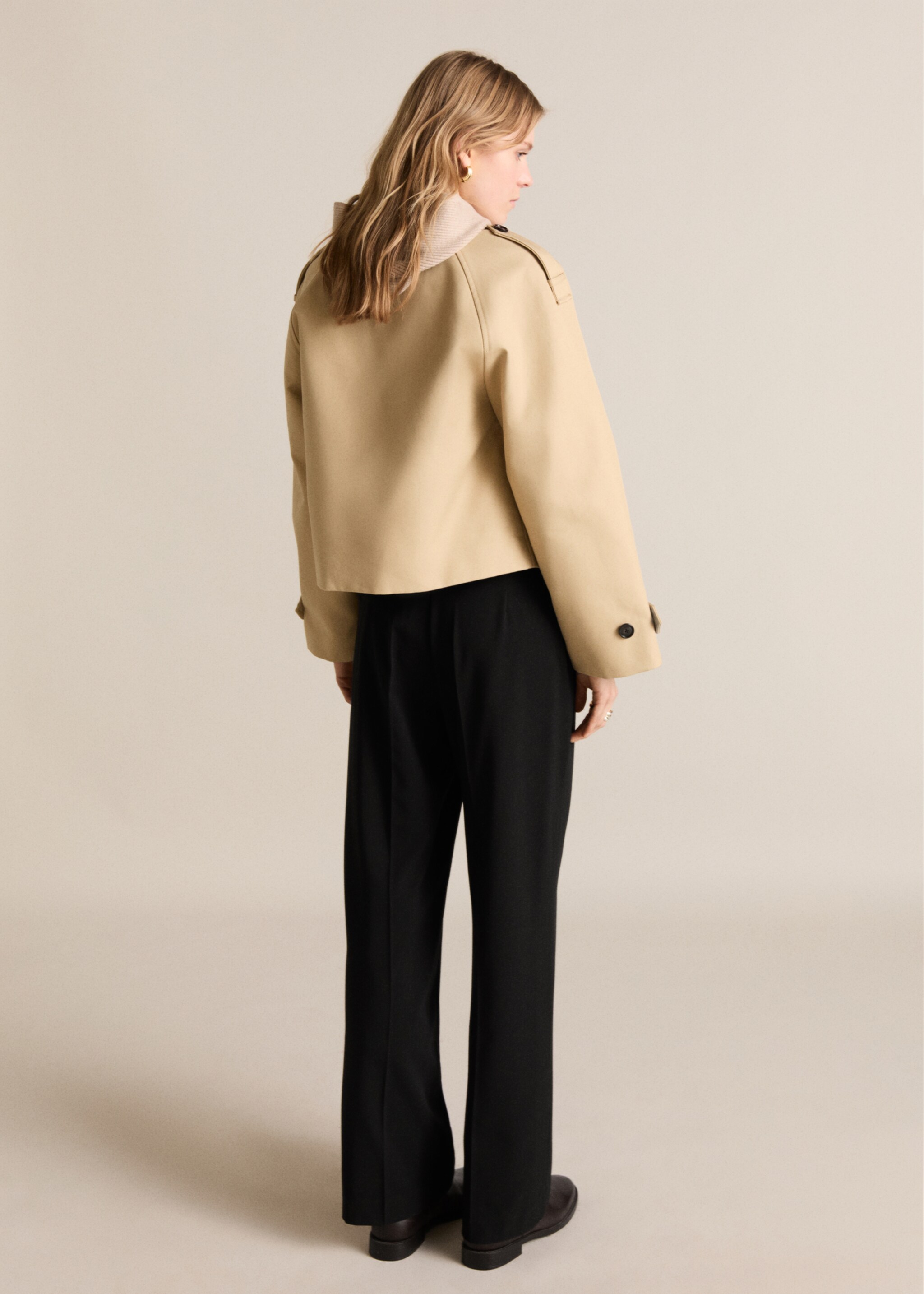 Straight mid-rise trousers - Reverse of the article