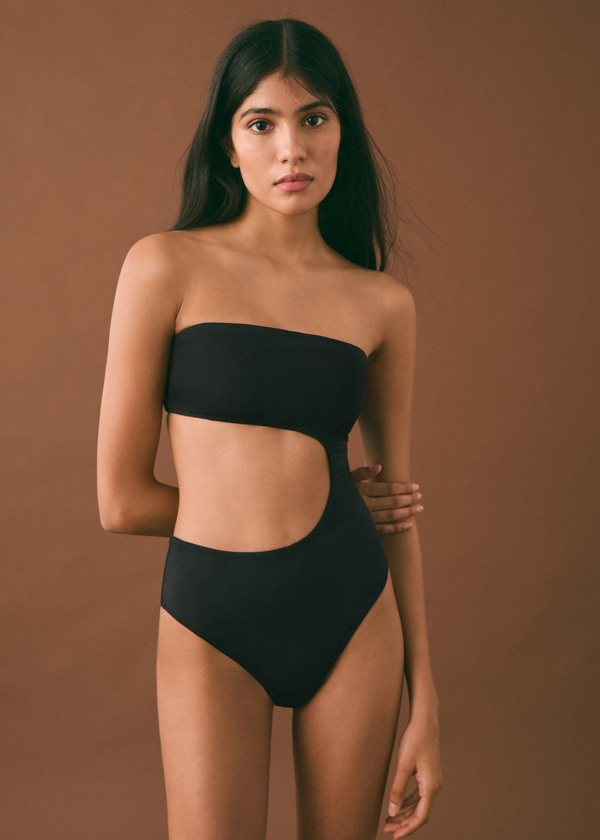 Swimsuit with asymmetrical opening - Medium plane