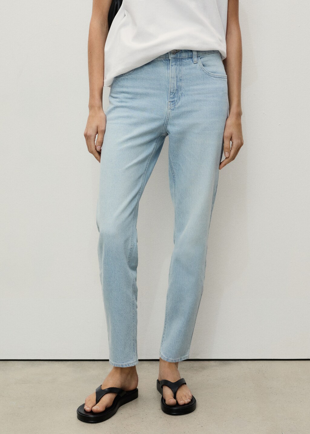 Newmom comfort high-rise jeans - Women | MANGO Japan