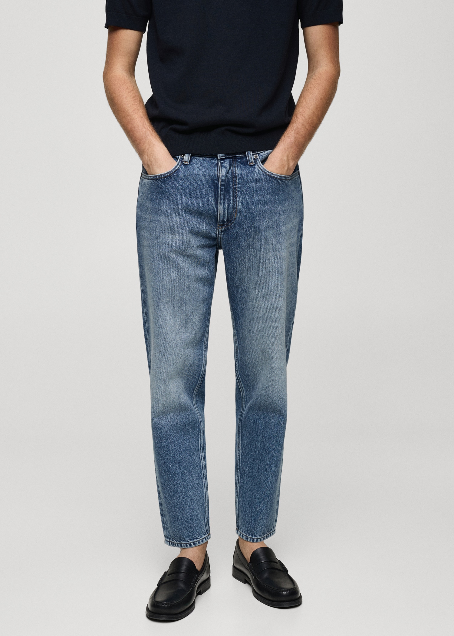 Cropped carrot-fit jeans