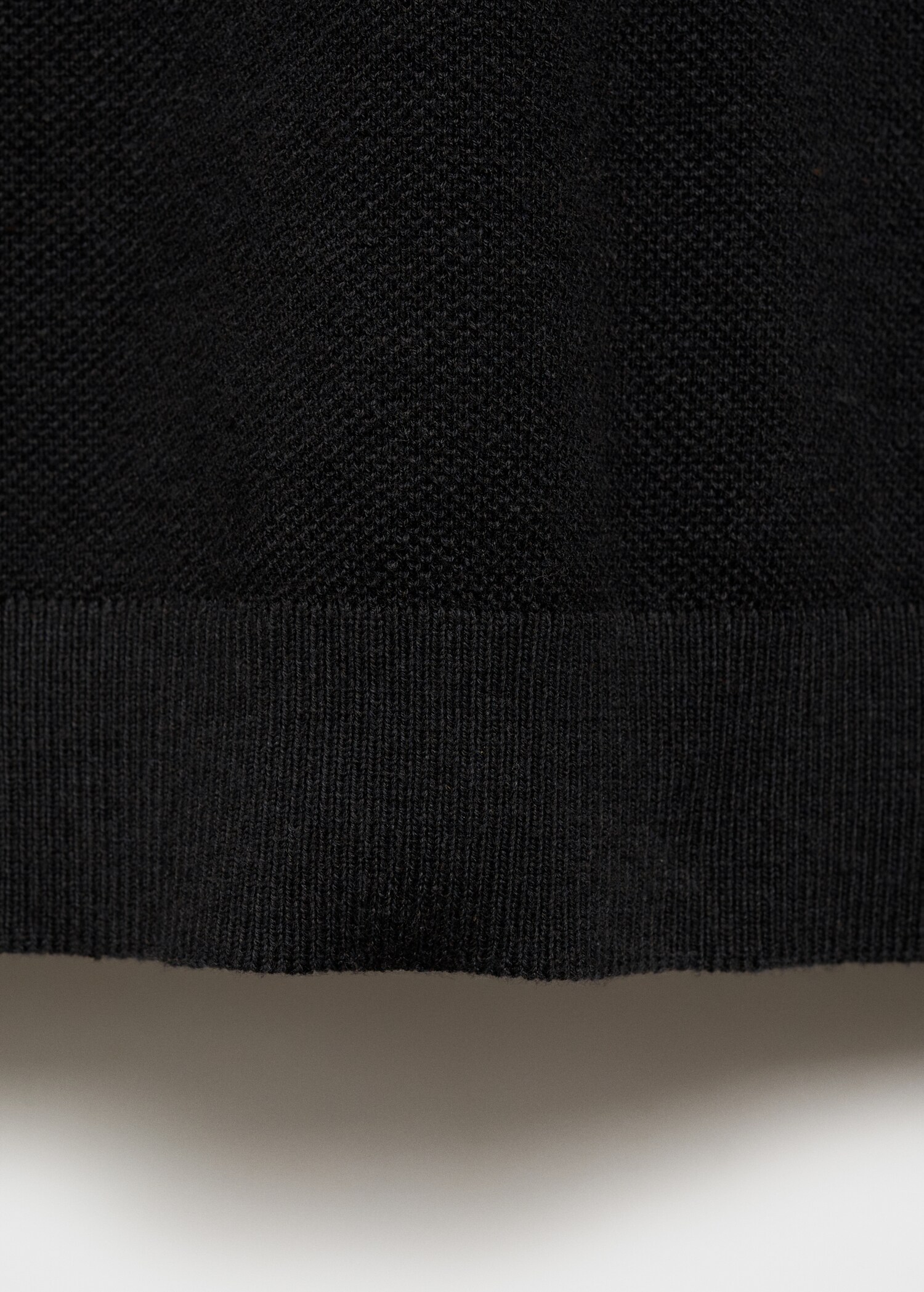Structured knitted slim-fit polo shirt - Details of the article 0
