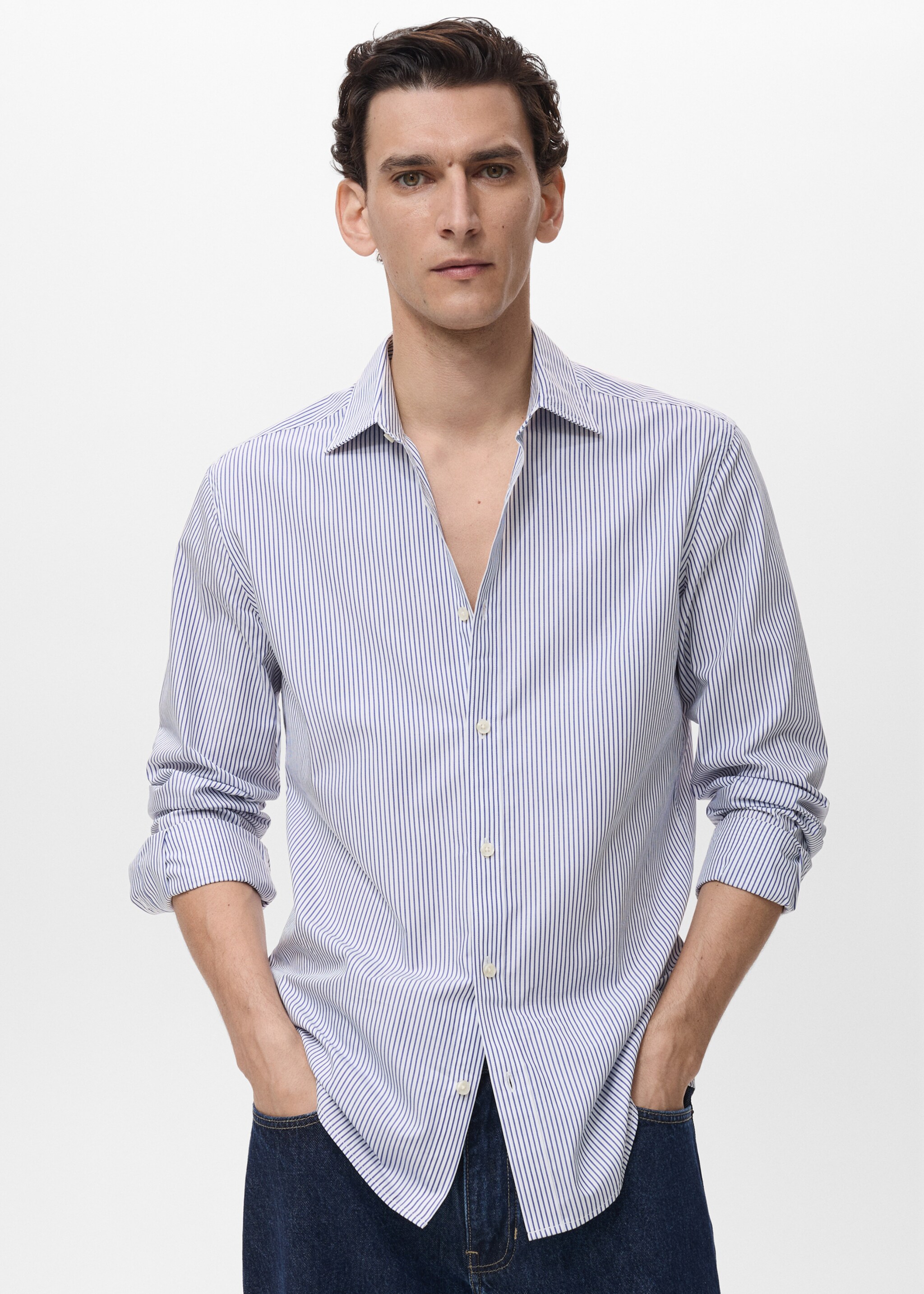 Slim Fit-Streifenhemd aus 100 % Baumwolle - Mittlere Ansicht