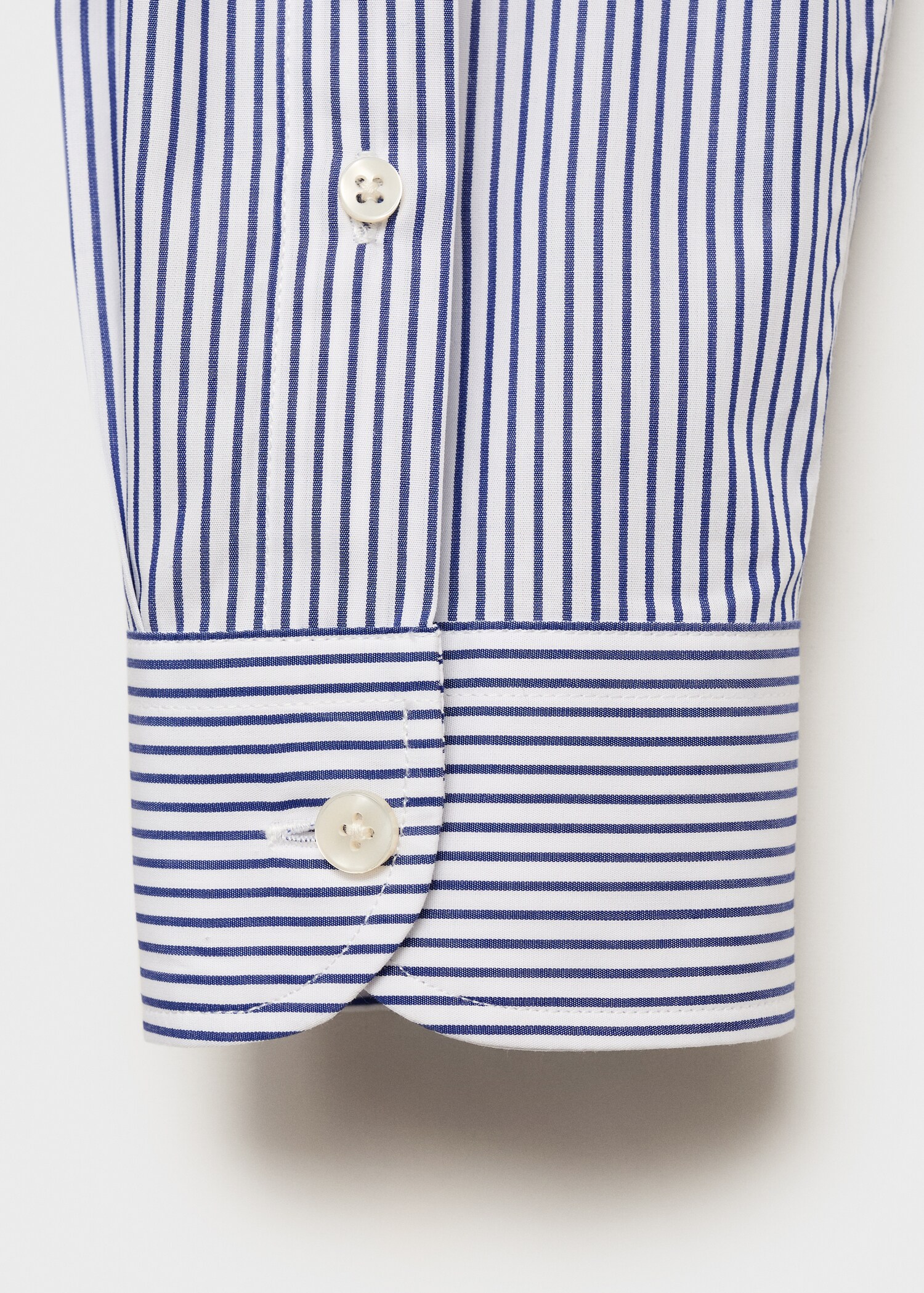 Slim Fit-Streifenhemd aus 100 % Baumwolle - Detail des Artikels 0