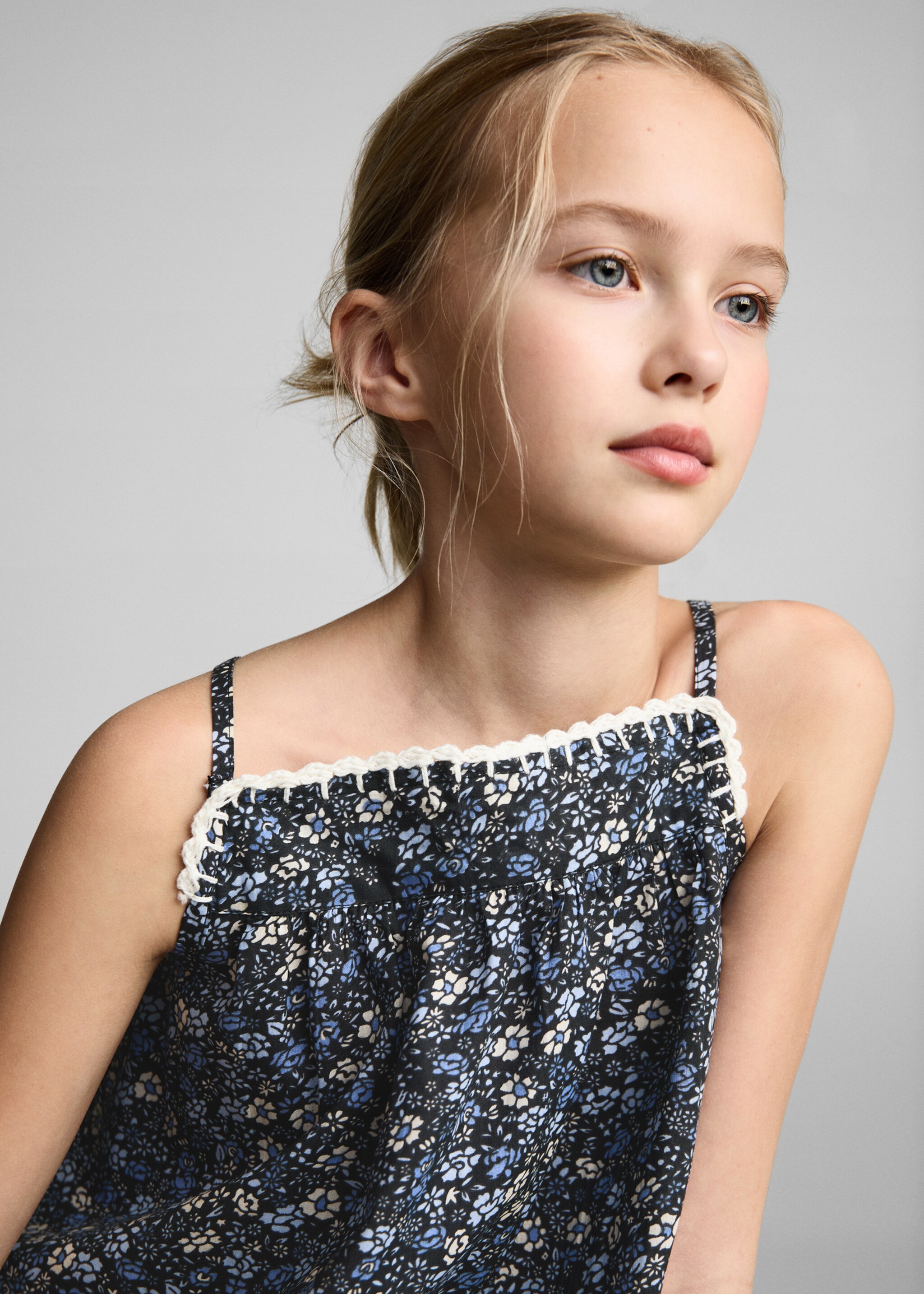 Blommig broderad blus - Detaljer om artikeln 1