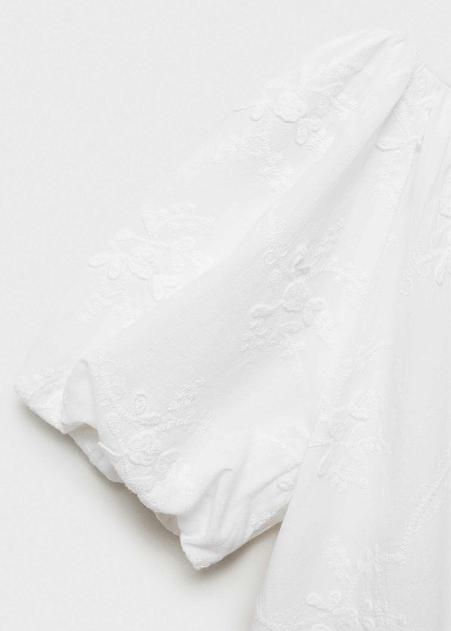 Kleid mit gestickten Details - Detail des Artikels 8