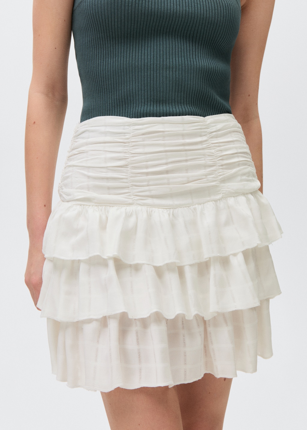 Gathered skirt with ruffles