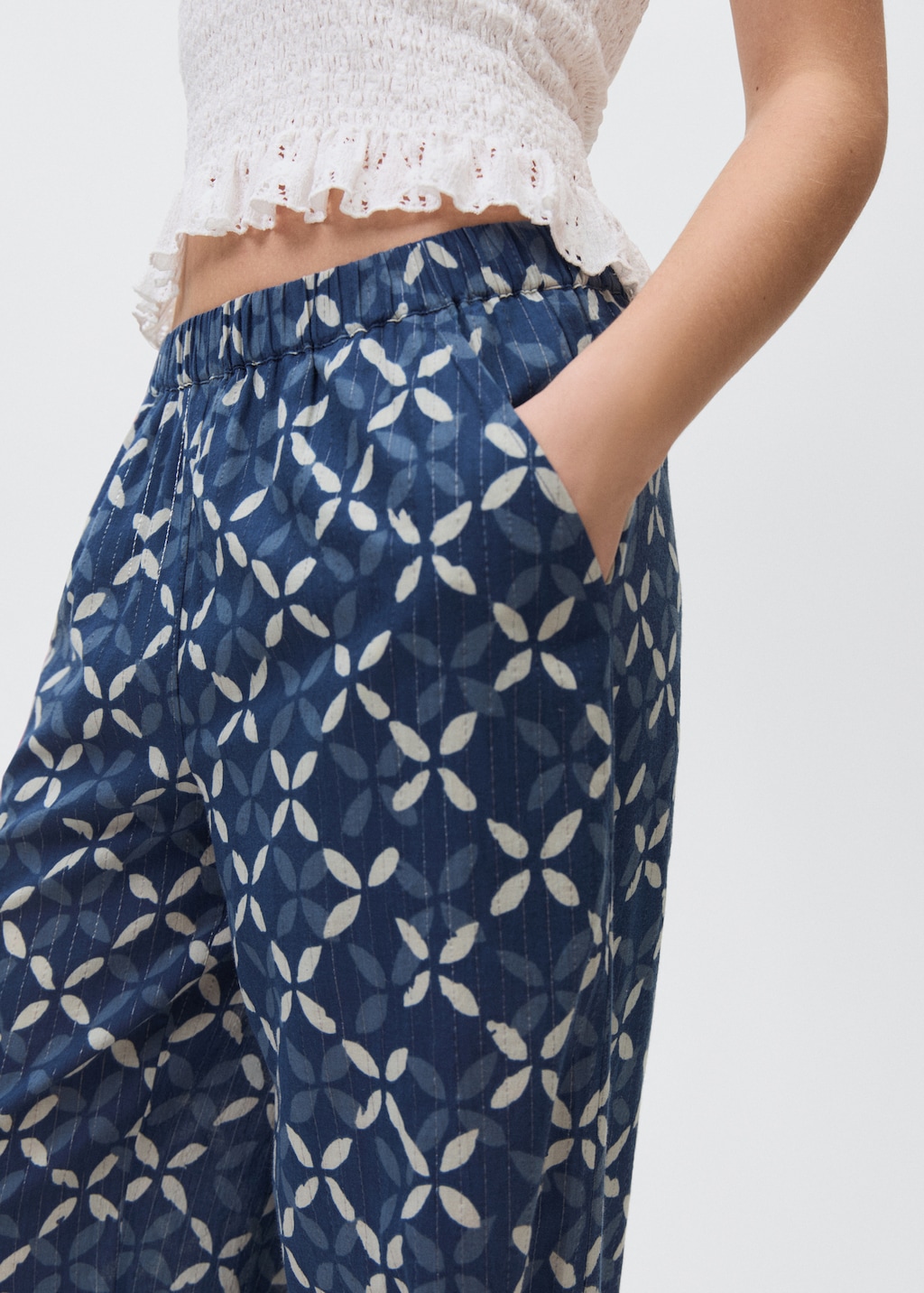 Printed straight pants