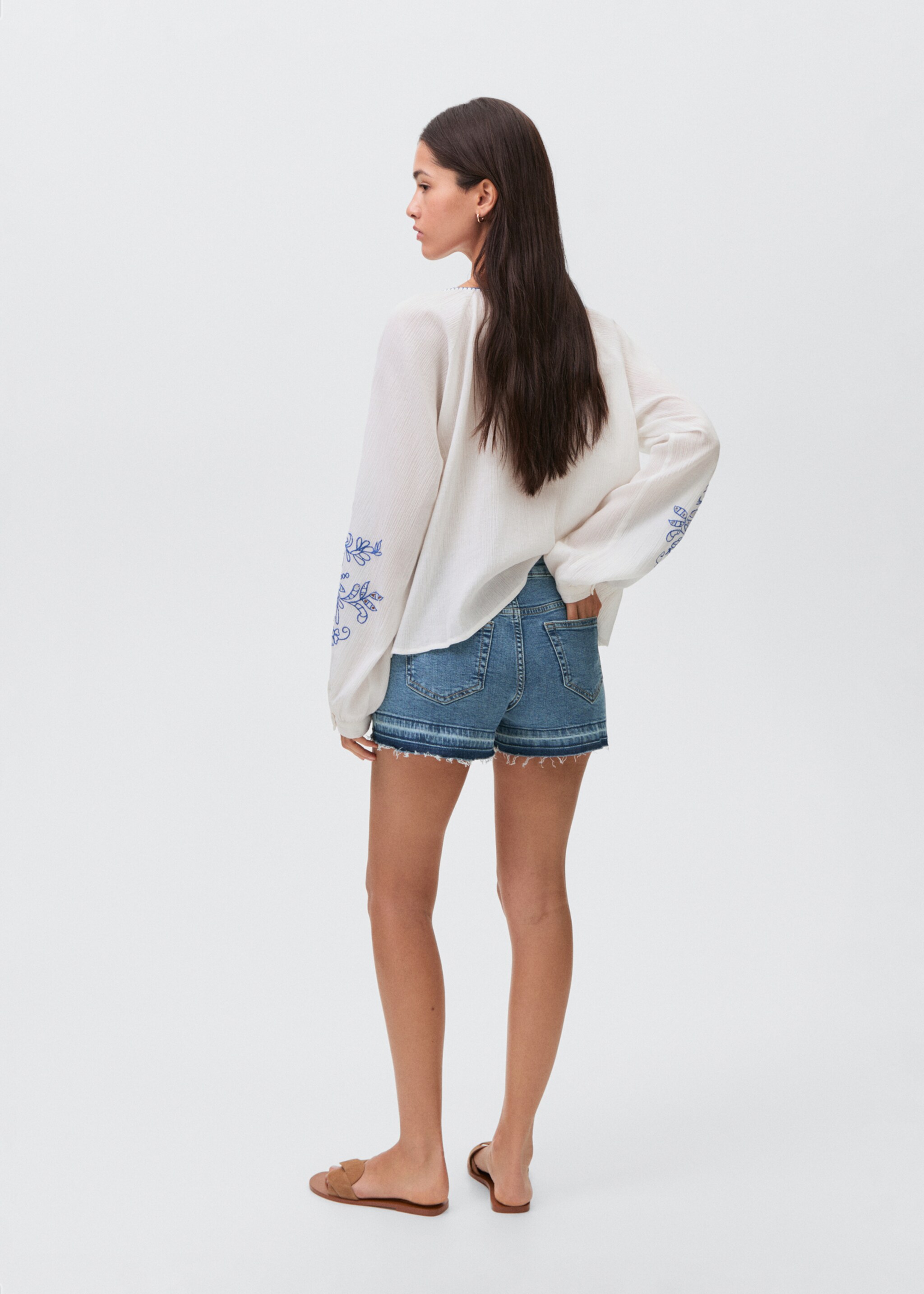 Blouse brodée manches bouffantes - Verso de l’article