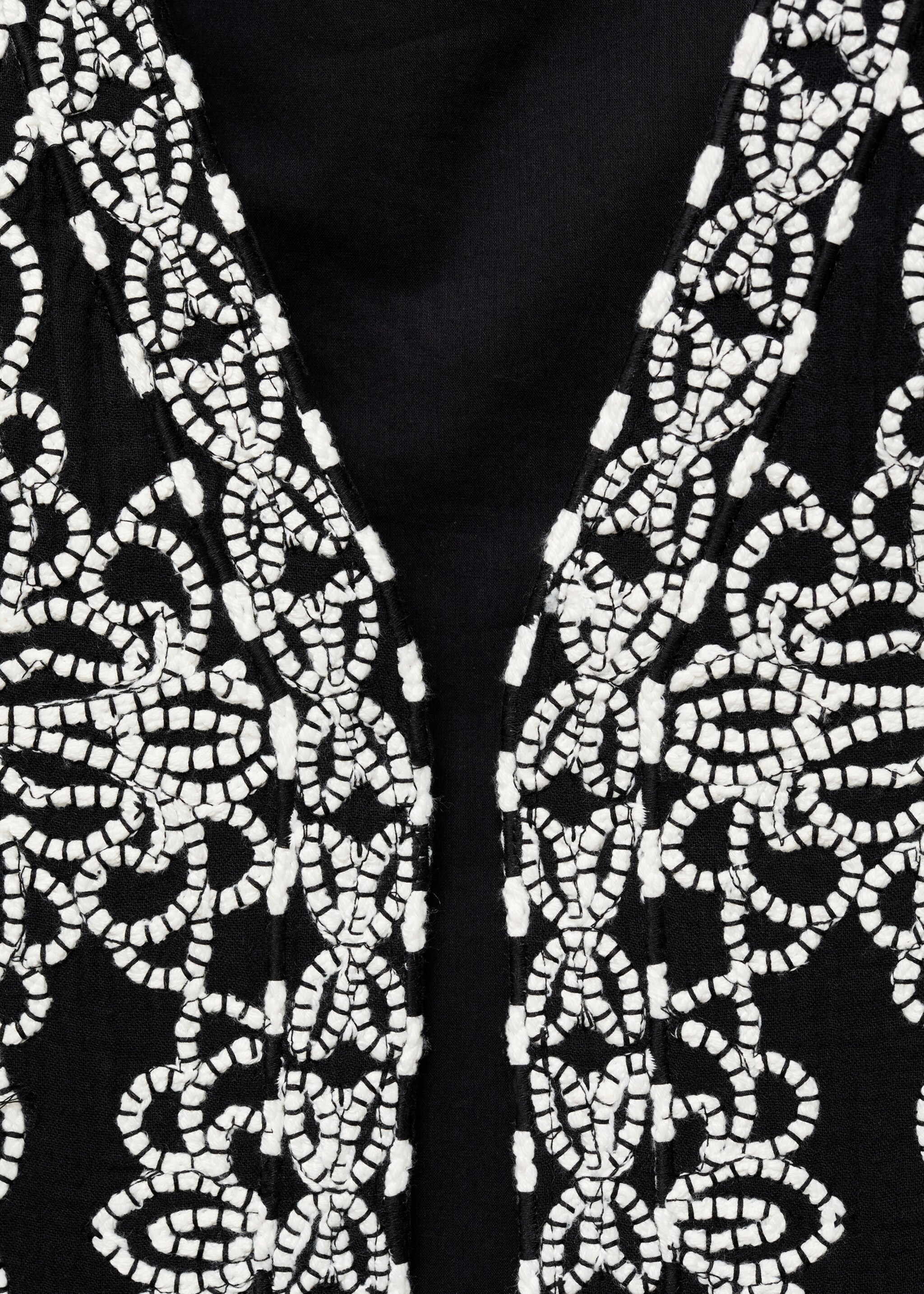 Geborduurd gilet - Detail van het artikel 8