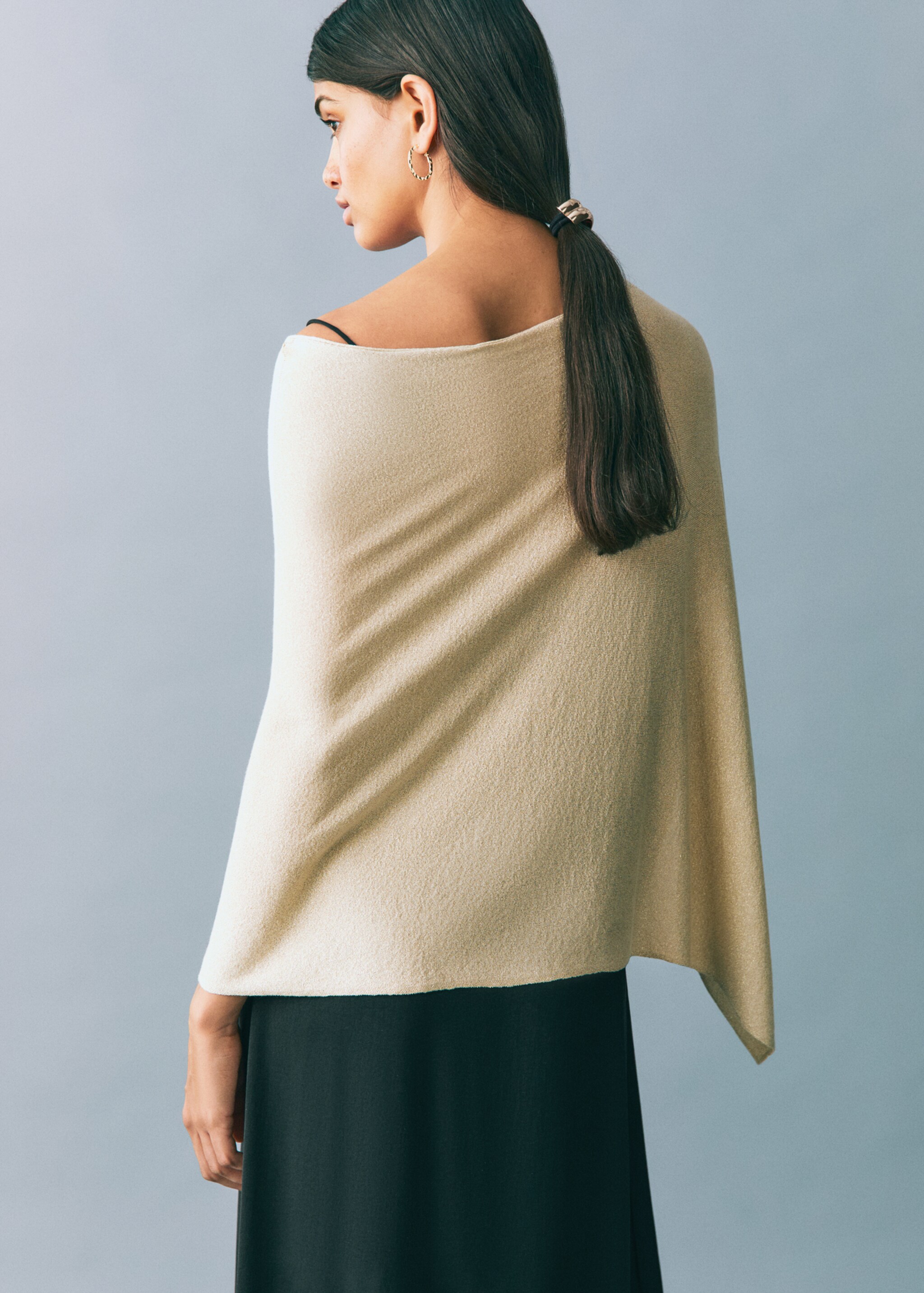 Lurex knitted cape - Reverse of the article