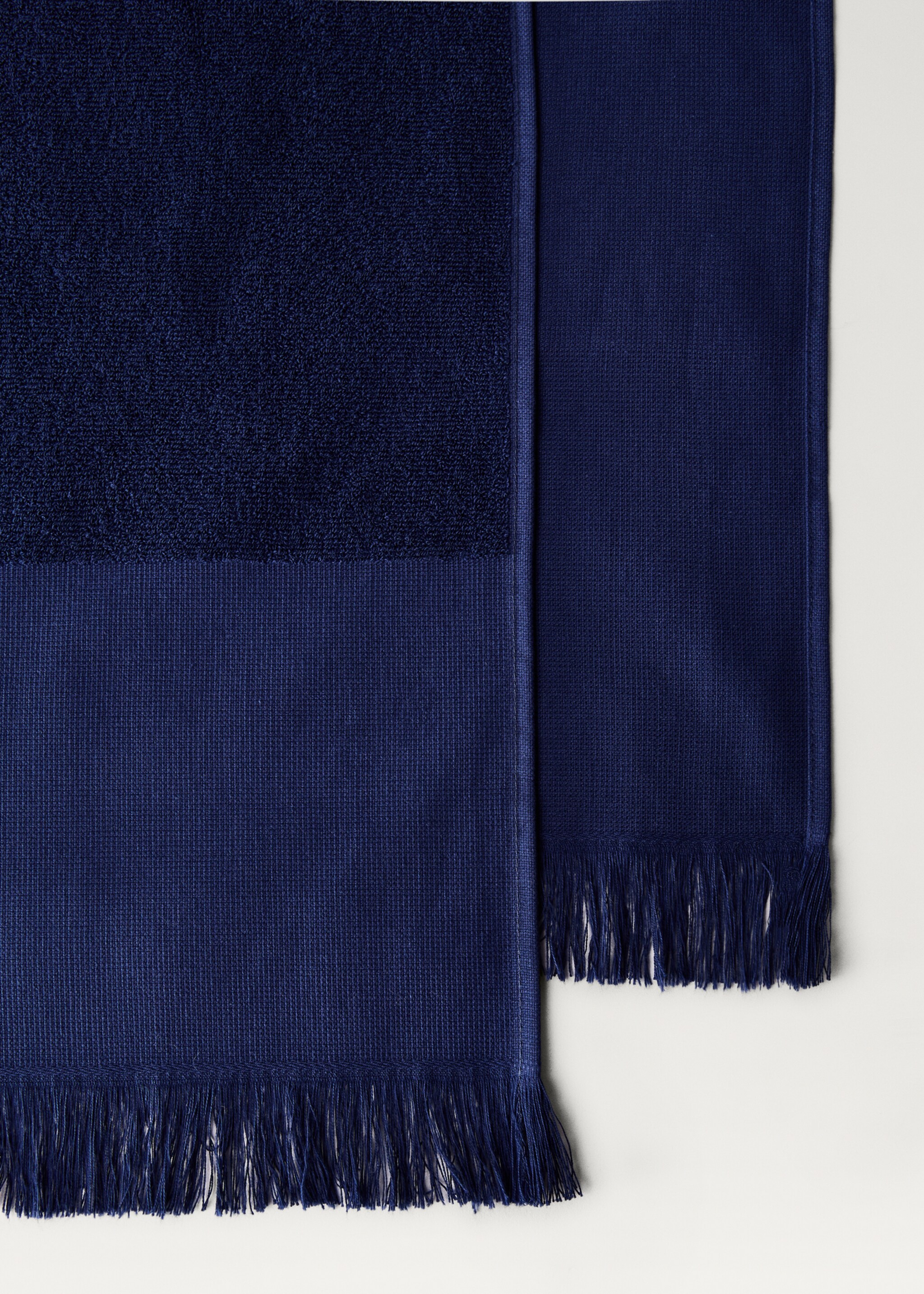 Overdyed terry beach towel with fringes - Details of the article 1