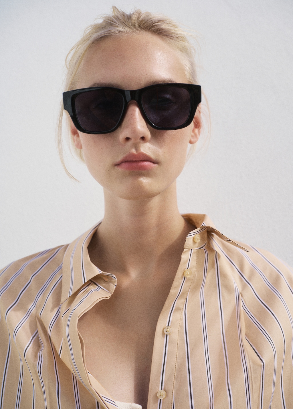 Short sleeve striped shirt