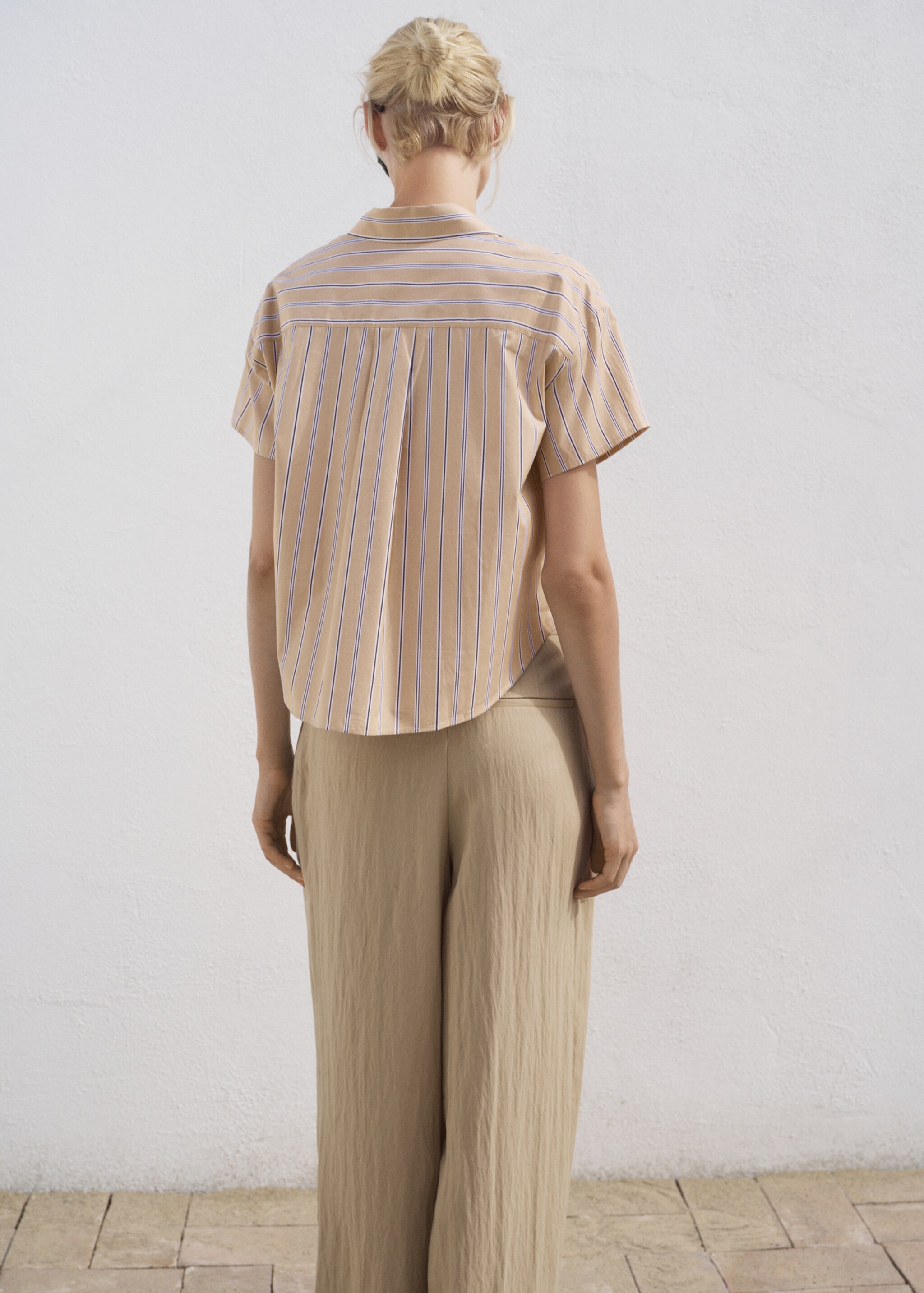 Short sleeve striped shirt - Reverse of the article