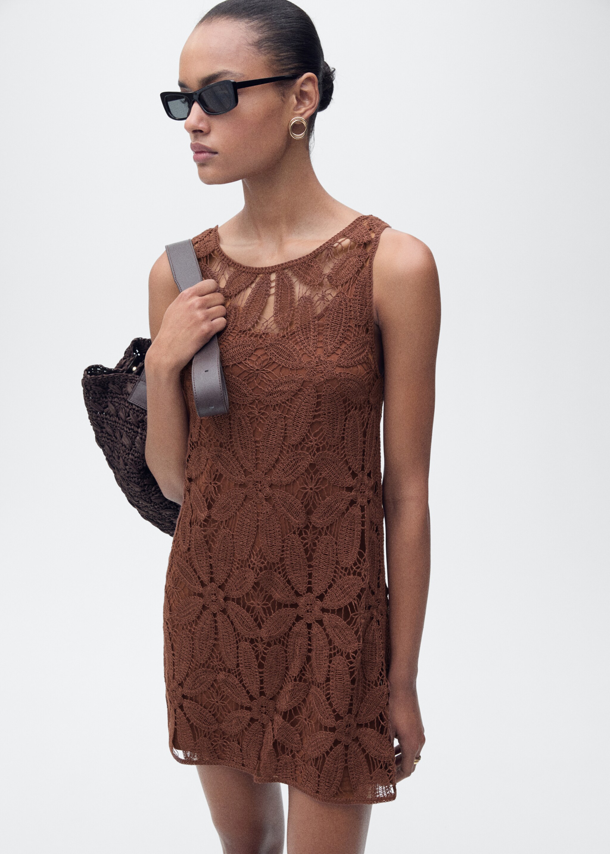 Vestido crochet espalda abierta - Plano medio