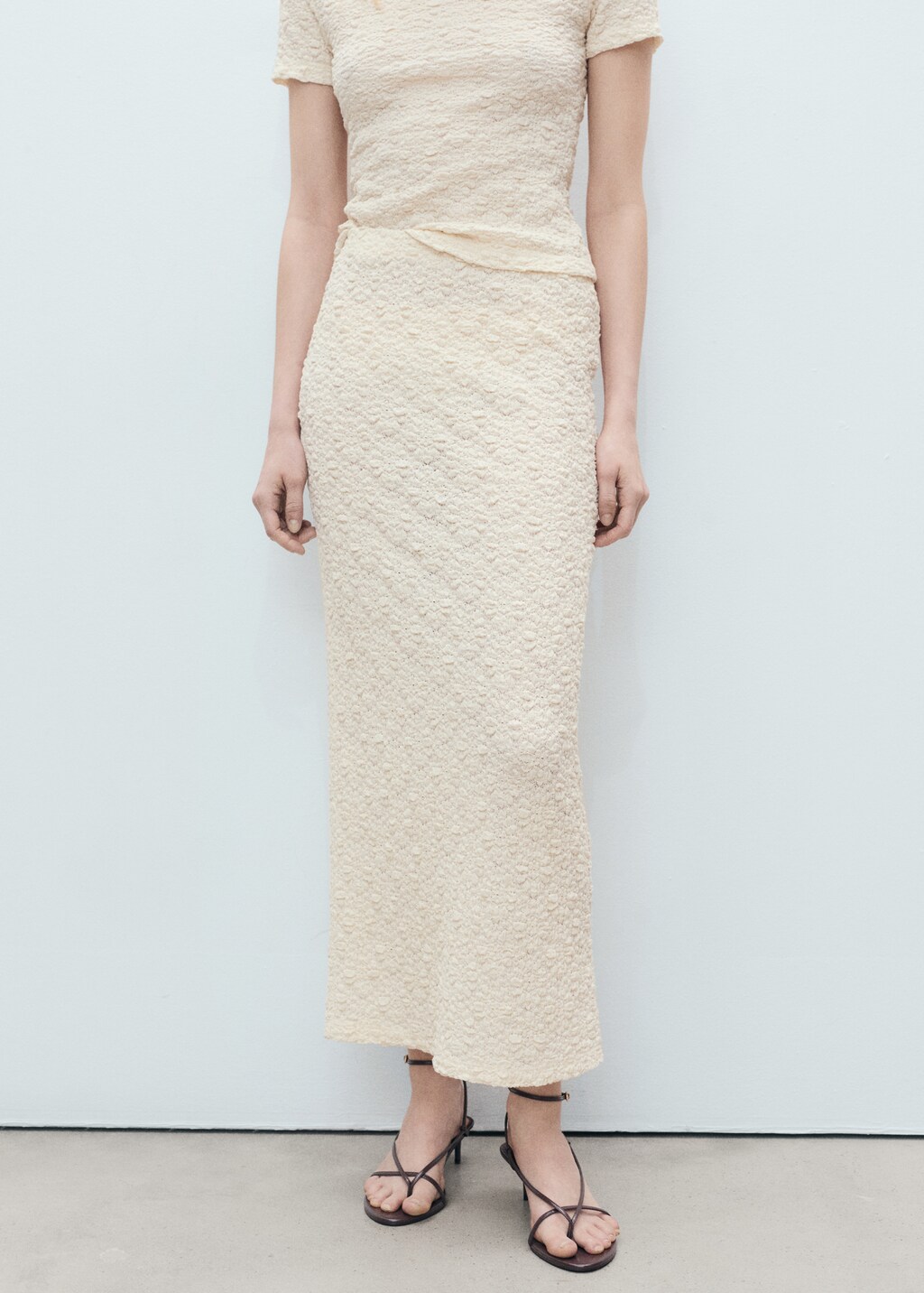 Textured fitted skirt