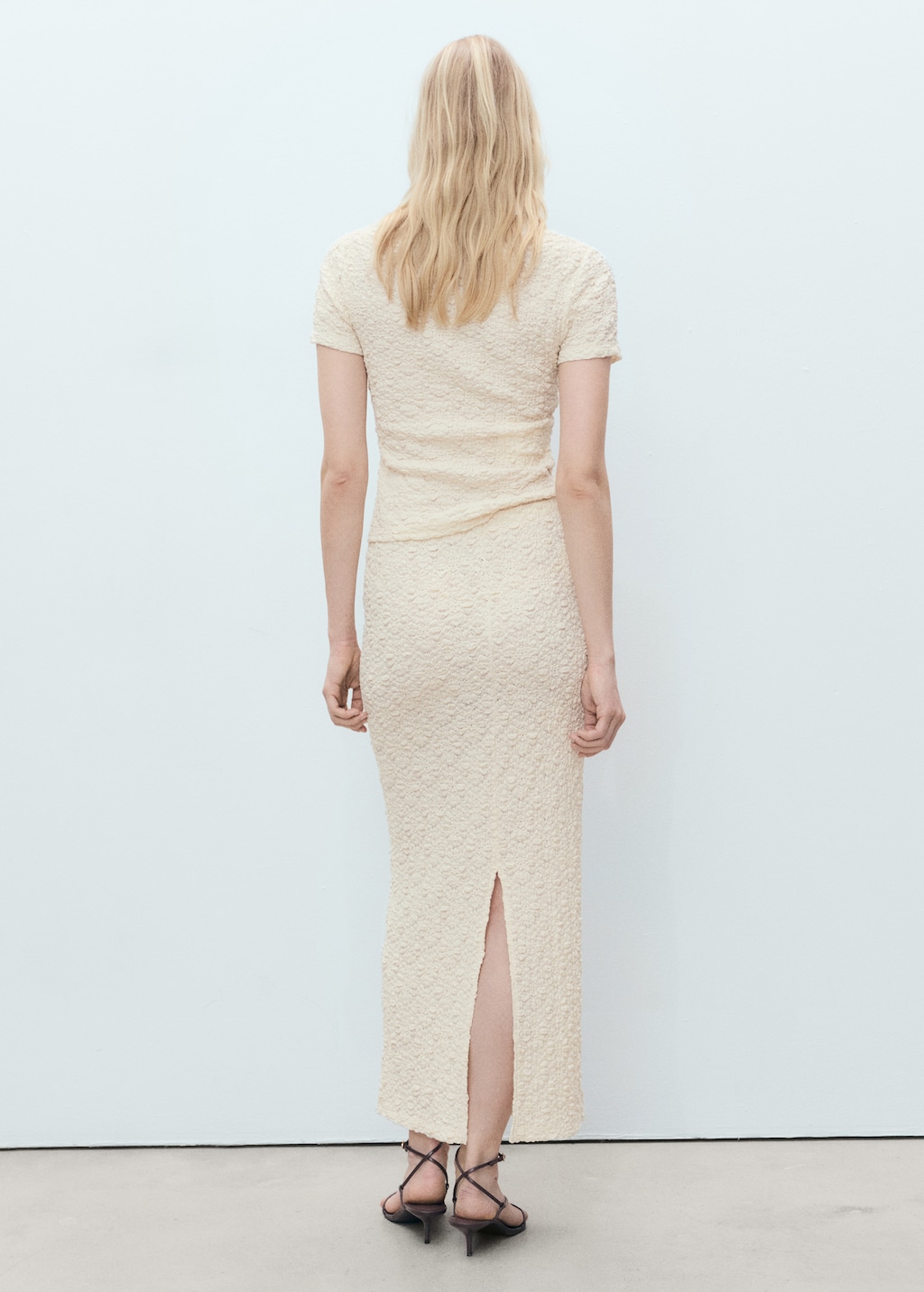 Textured fitted skirt - image 3