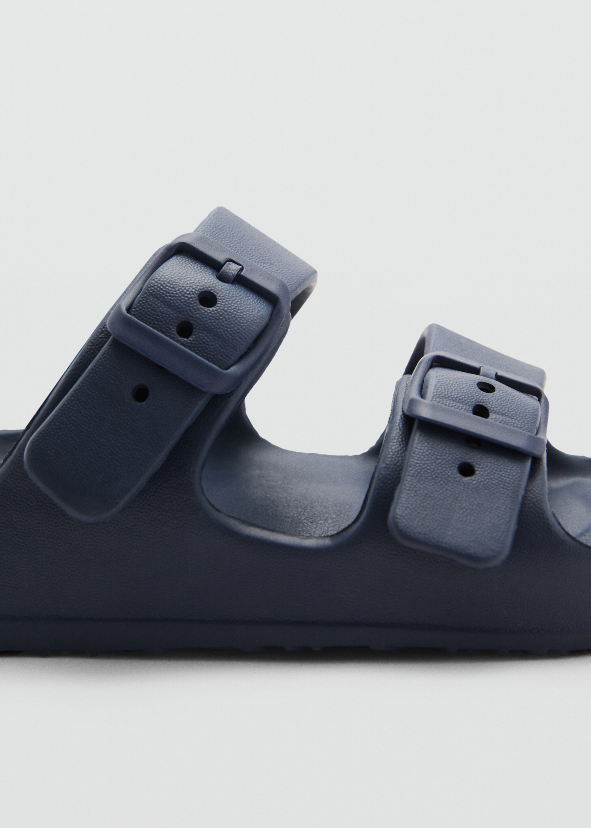 Flip-flops with buckle straps - Details of the article 1