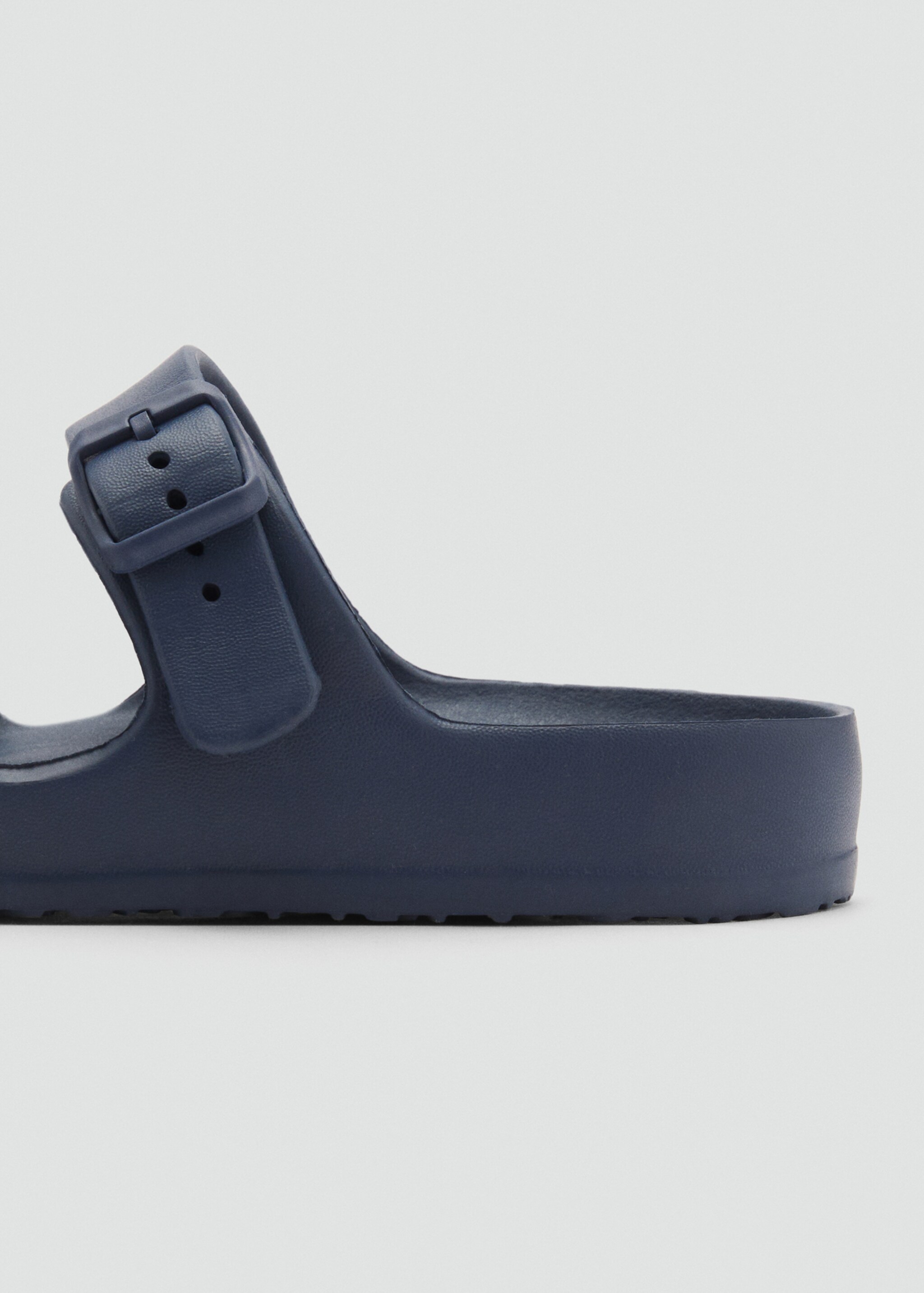 Flip-flops with buckle straps - Details of the article 3