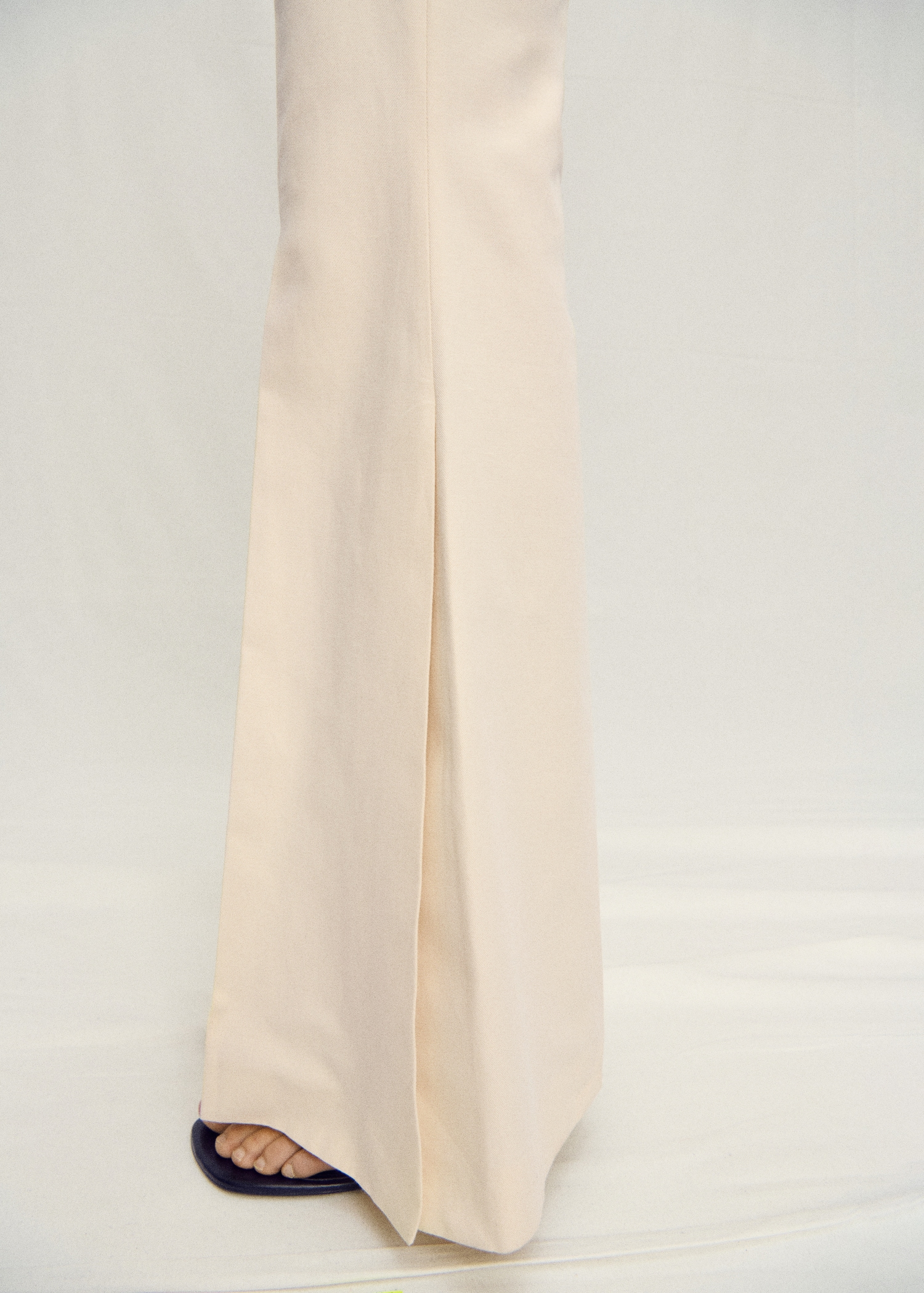 Pantalón traje mezcla lino flare - Detalle del artículo 6