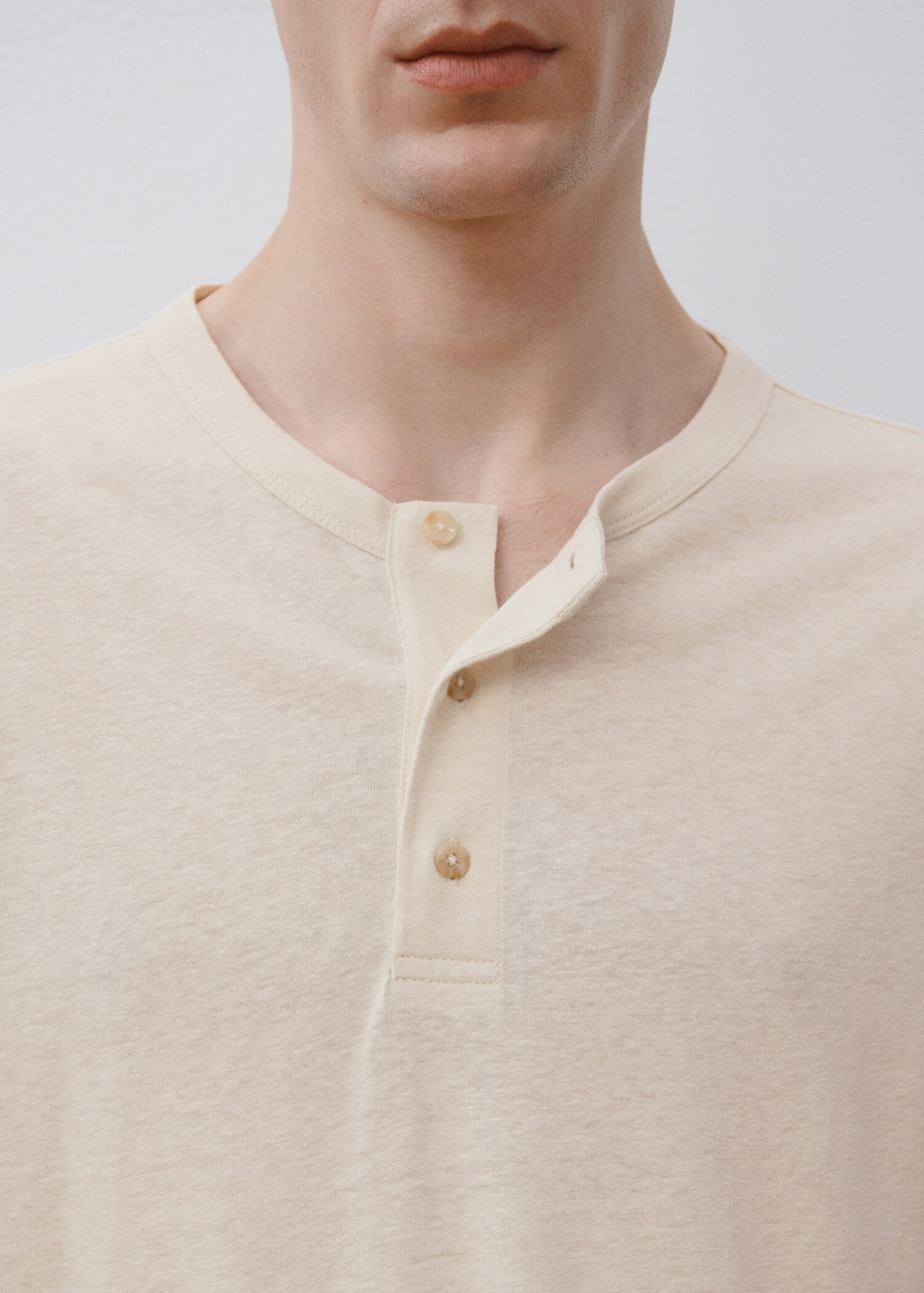 Leinen-Shirt mit Knöpfen - Detail des Artikels 3