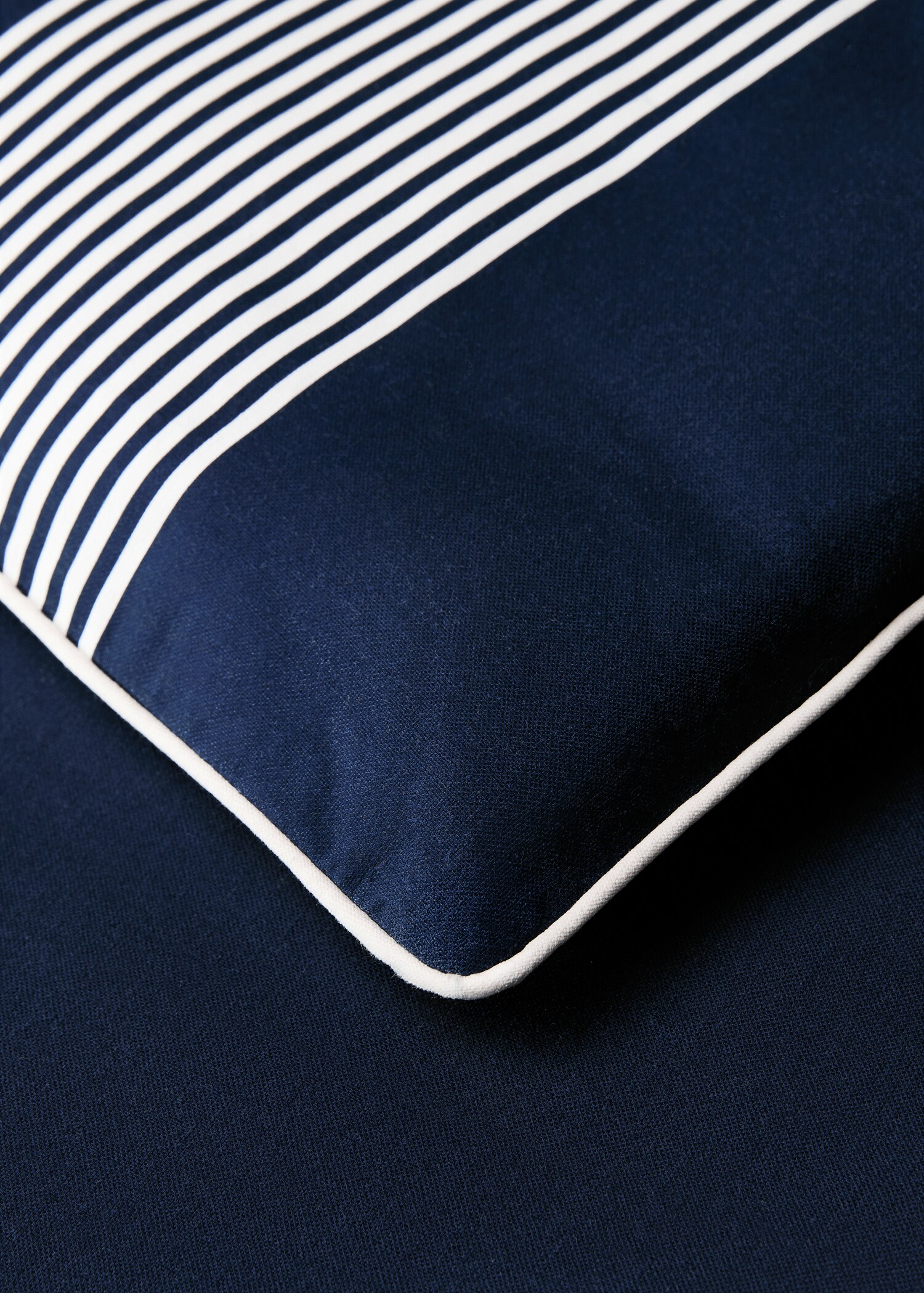 Waterproof reversible striped sun lounger topper - Details of the article 3