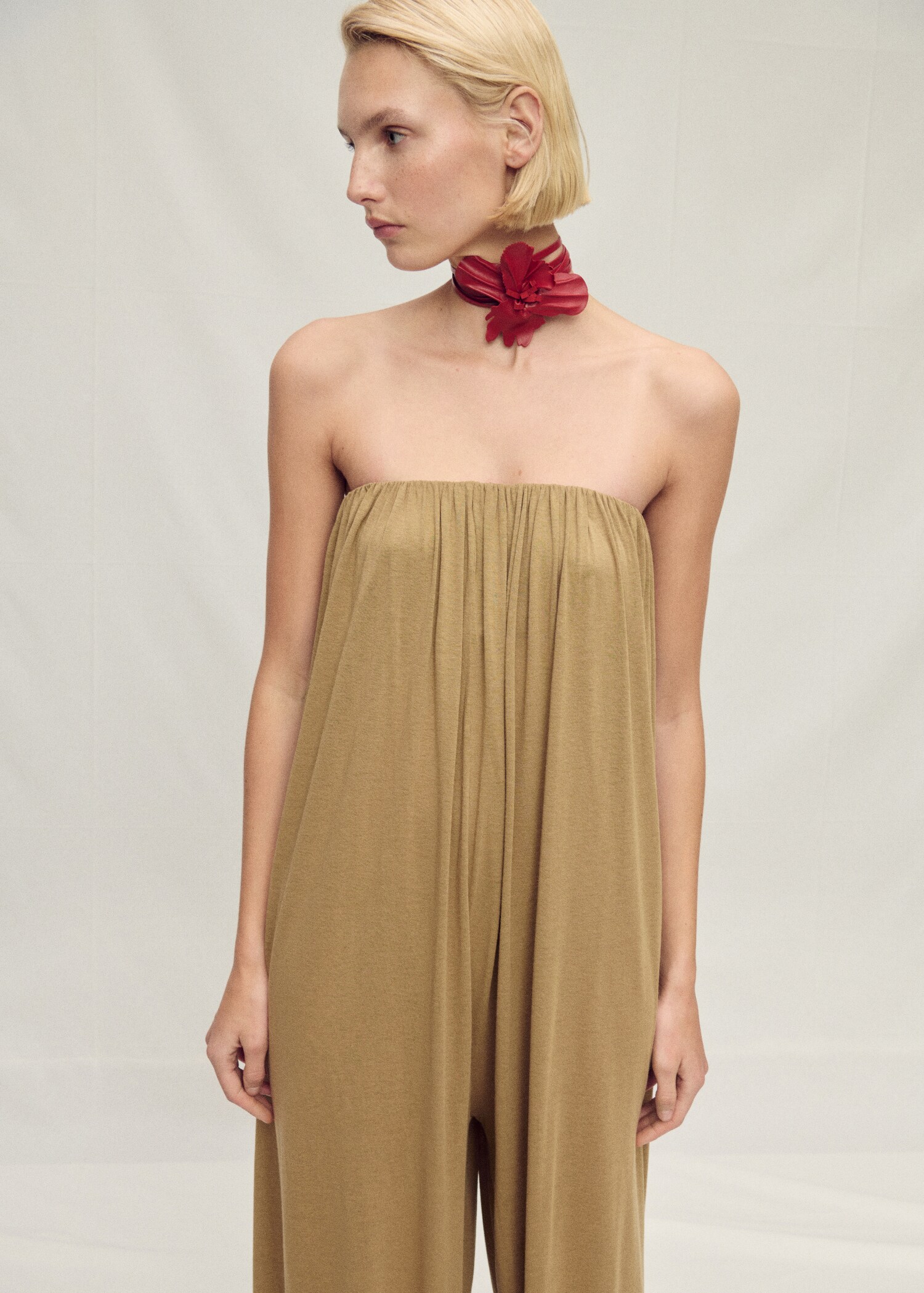 Strapless jumpsuit with puffed hem - Medium plane