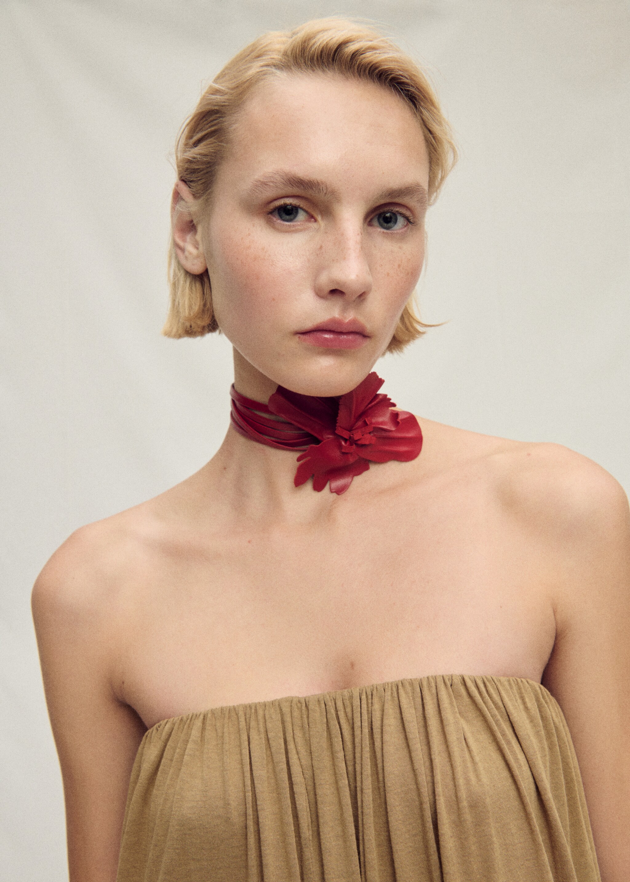 Strapless jumpsuit with puffed hem - Details of the article 1