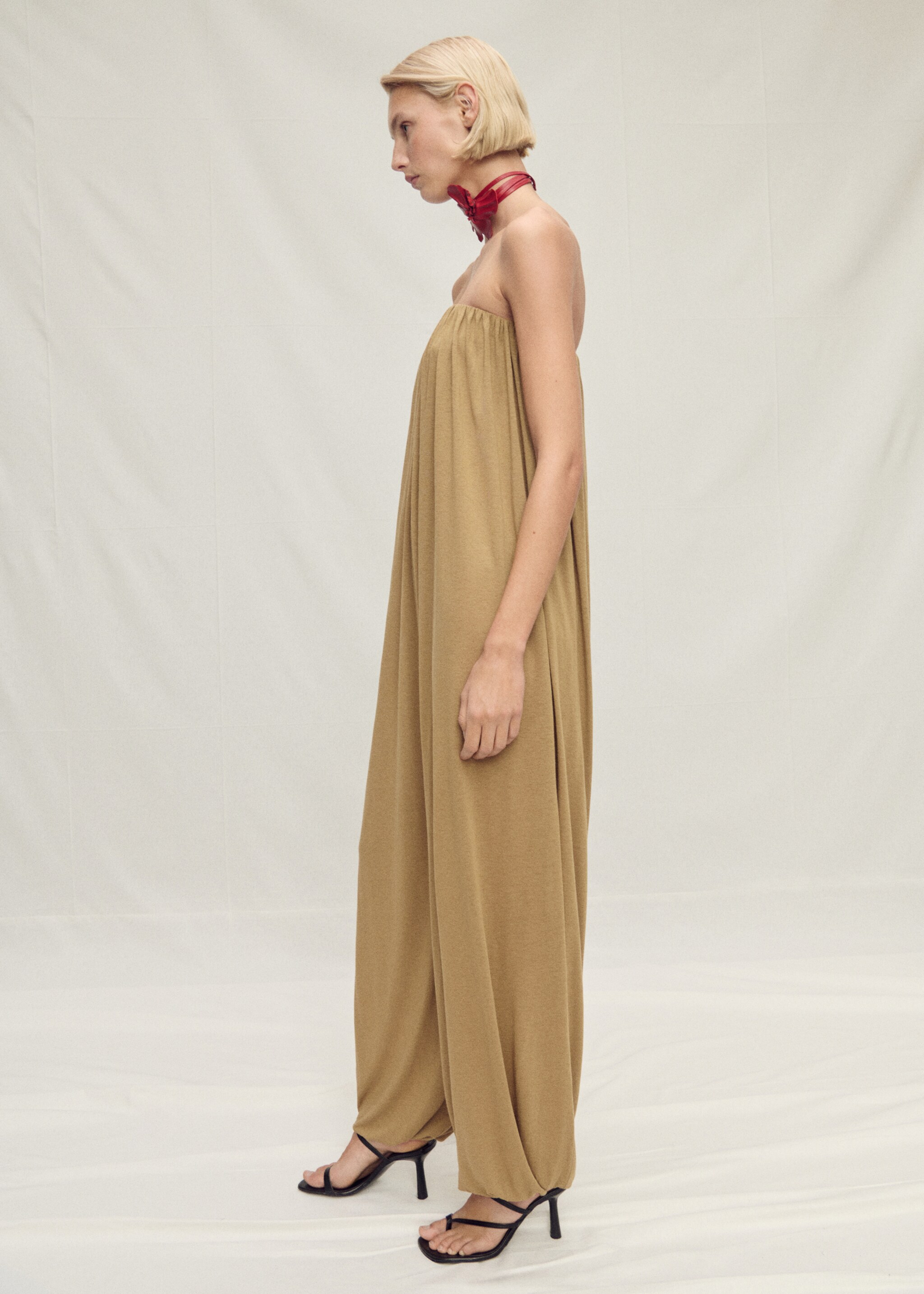 Strapless jumpsuit with puffed hem - Details of the article 2