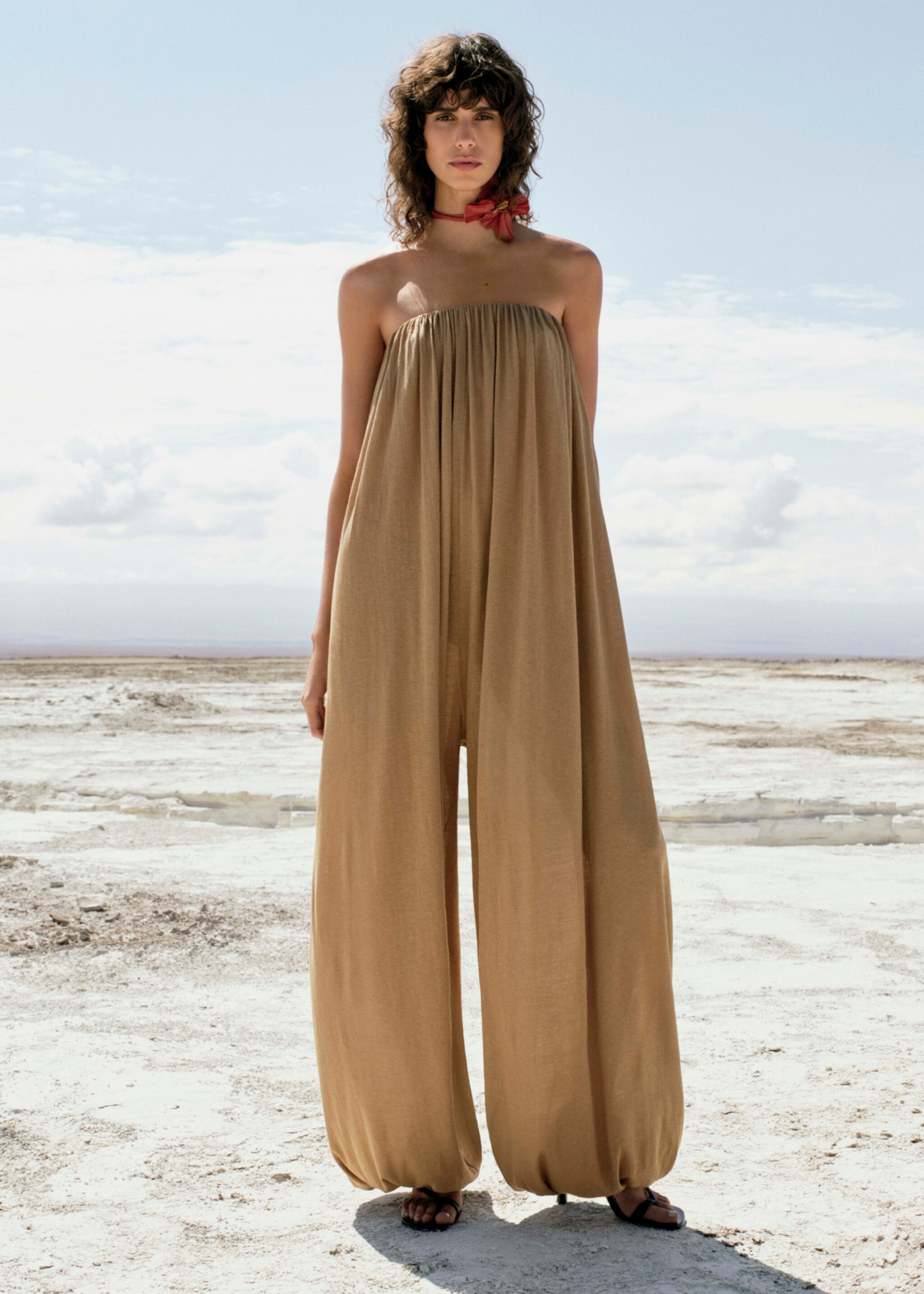 Strapless jumpsuit with puffed hem - Details of the article 5