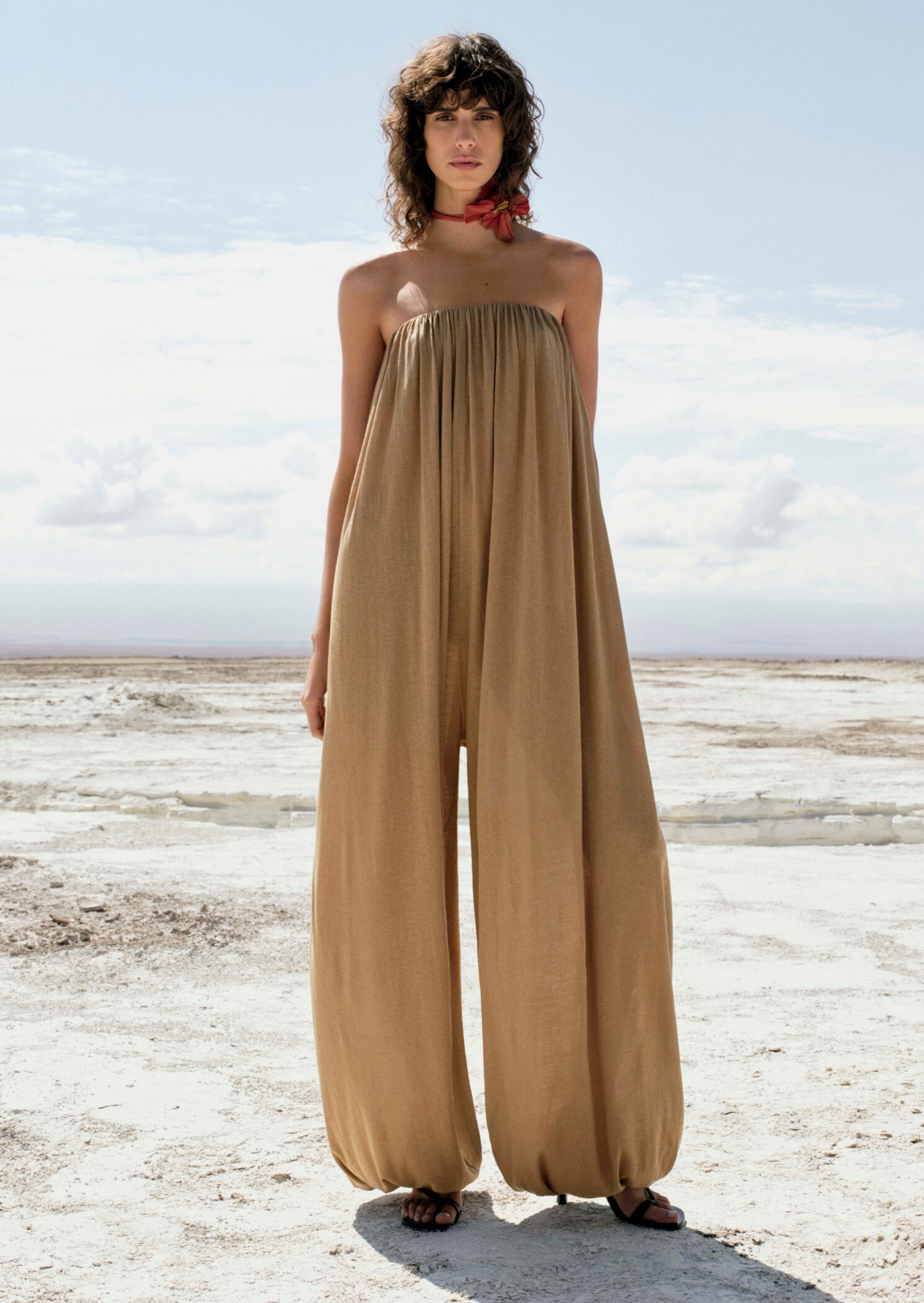 Strapless jumpsuit with puffed hem - Details of the article 5