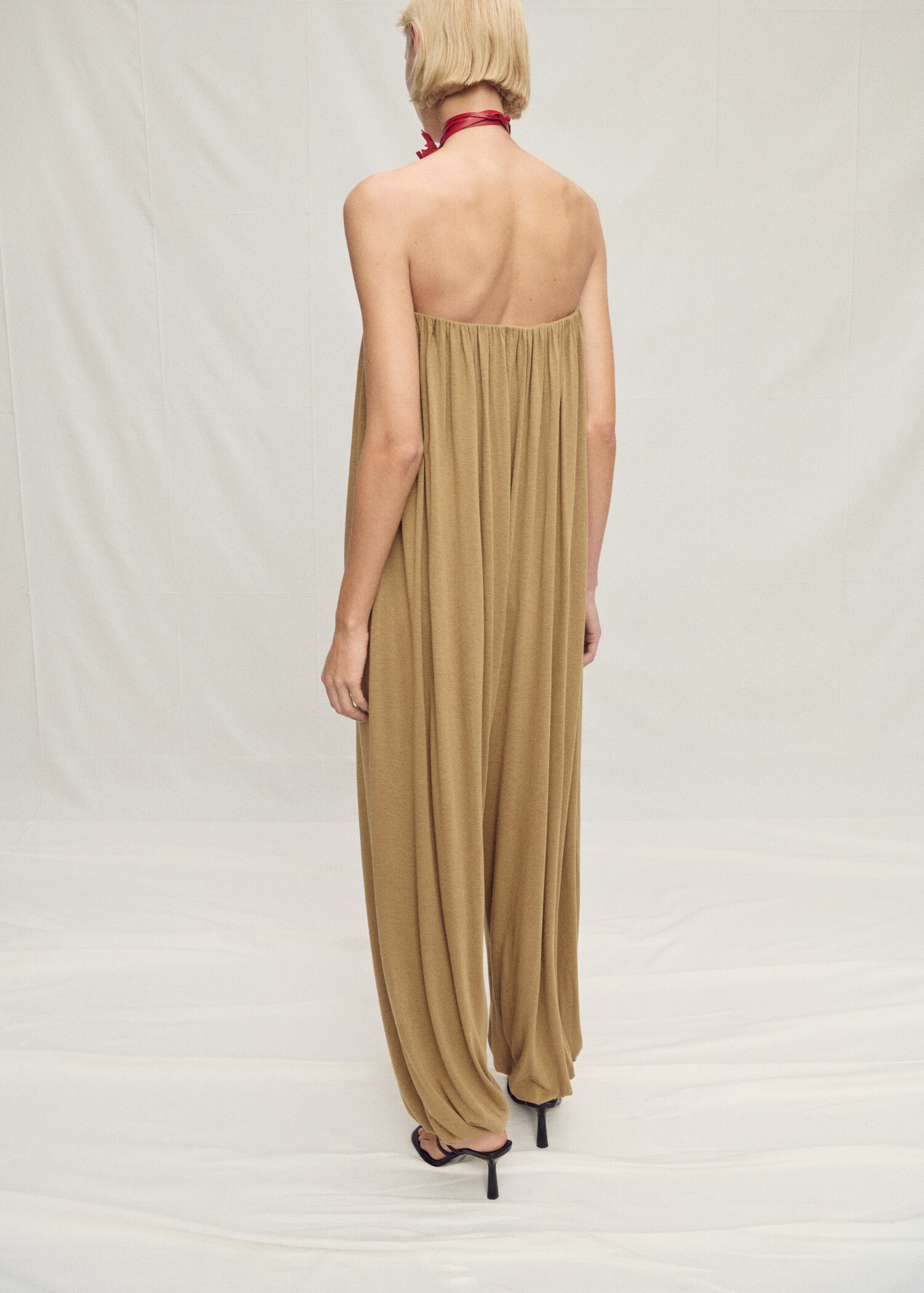 Strapless jumpsuit with puffed hem - Reverse of the article