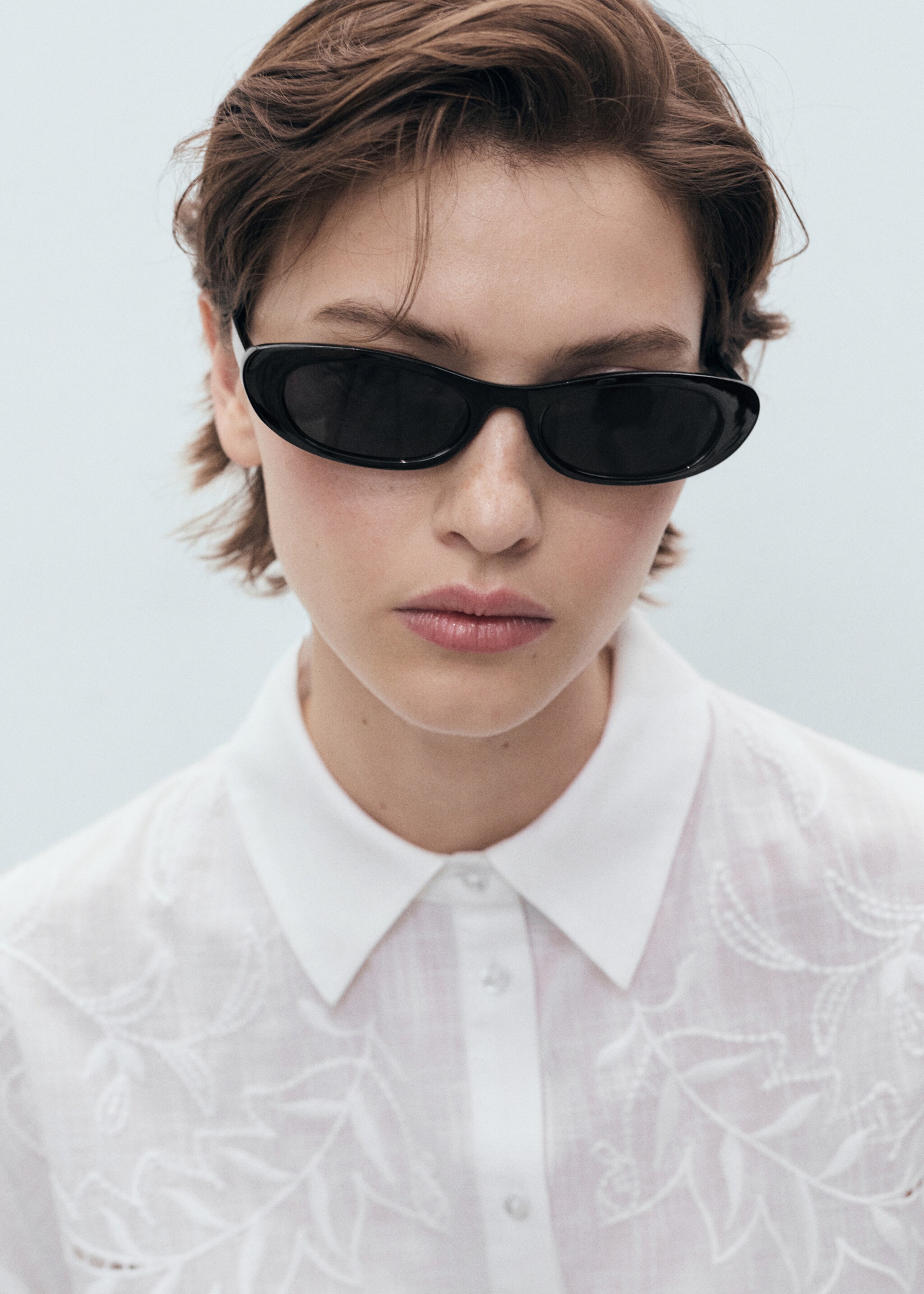 Oversized embroidered shirt - Details of the article 1