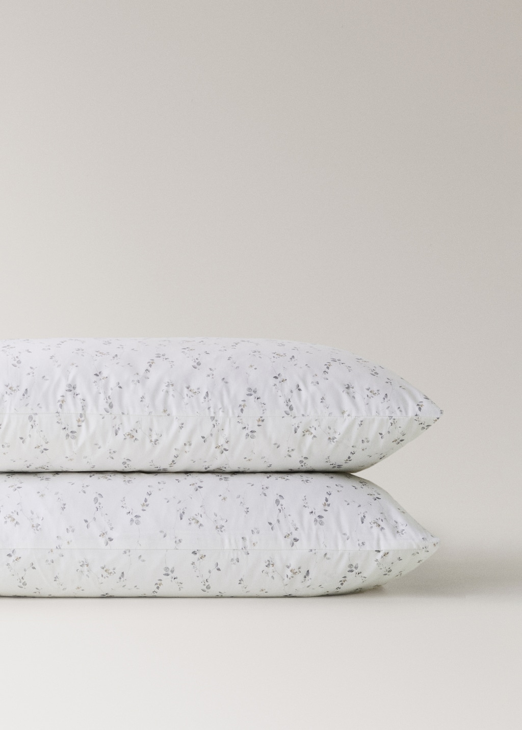 Two percale cotton floral pillowcases 50x75 cm