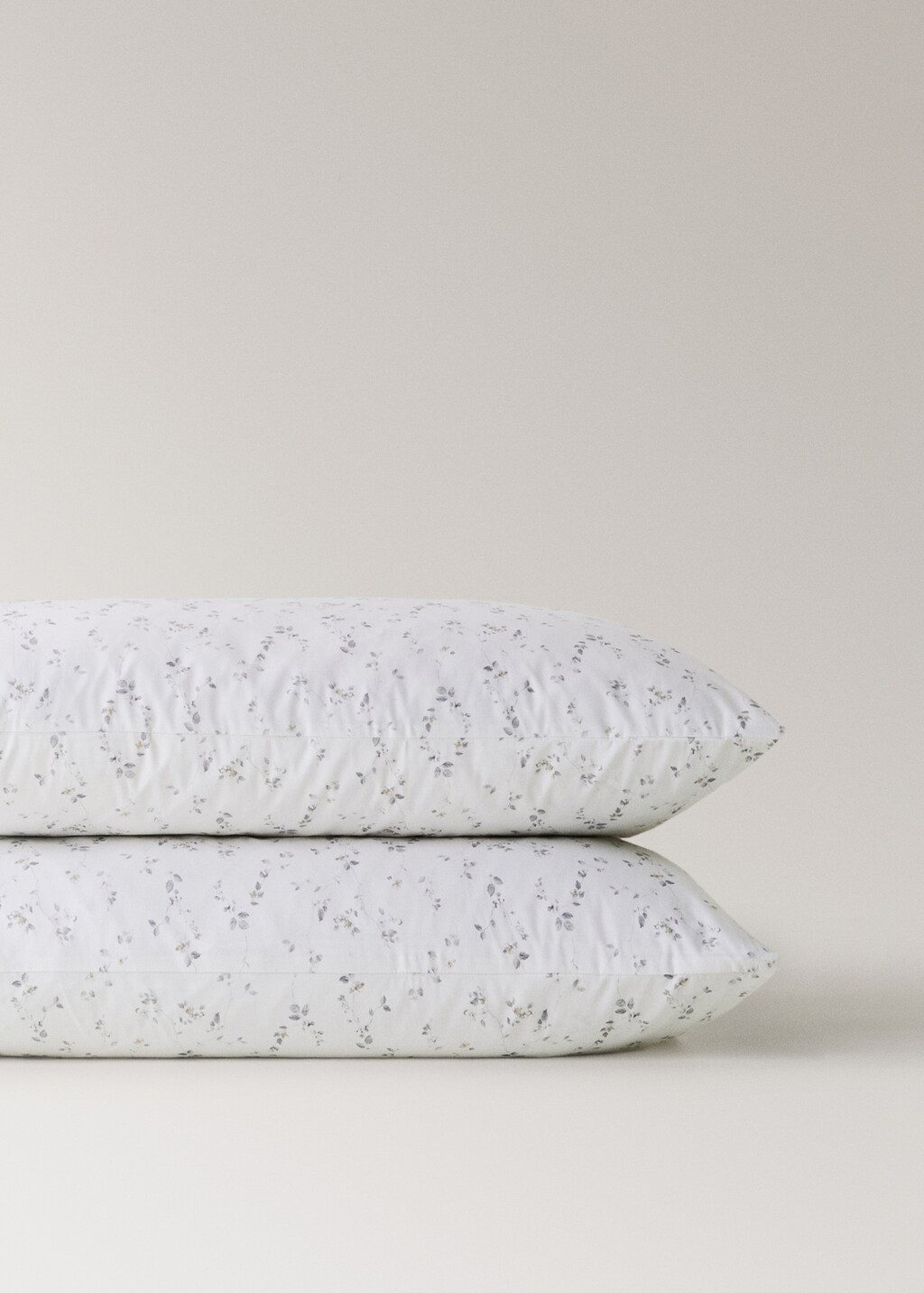 Two percale cotton floral pillowcases 50x75 cm