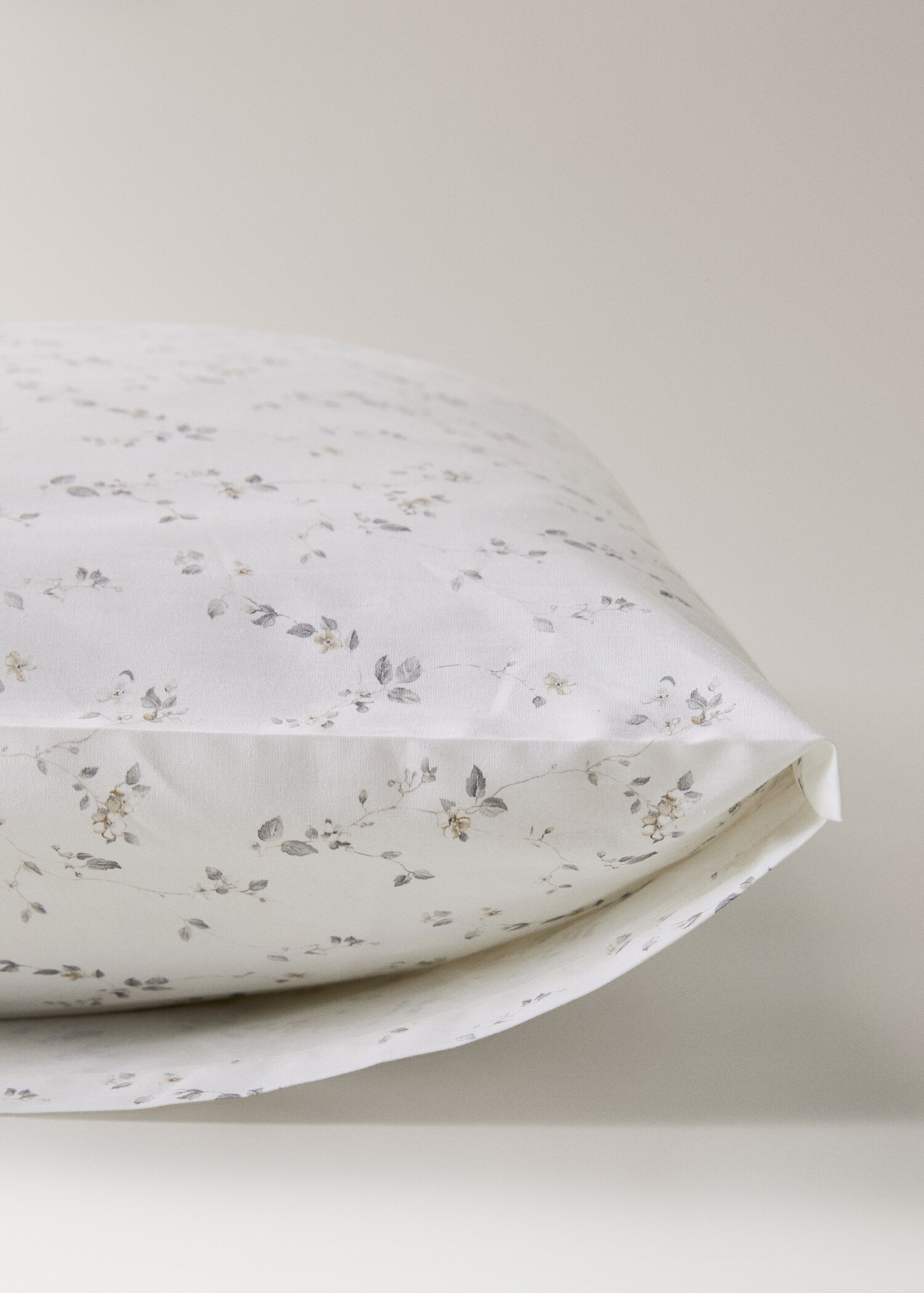 Two pillowcases flowers cotton percale 50x75 cm - Details of the article 2