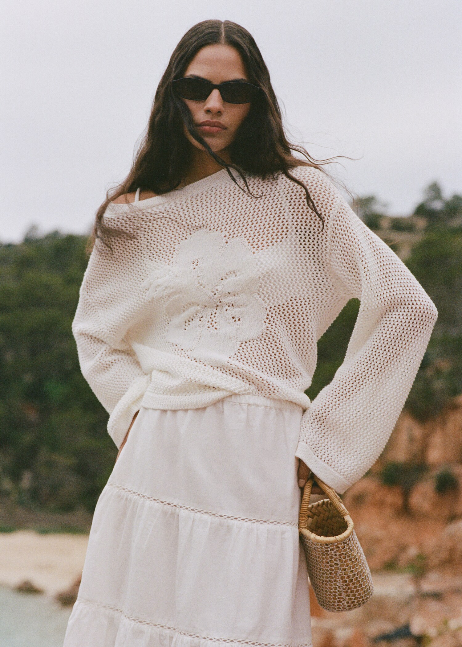 Openwork knitted sweater with flower detail - Medium plane