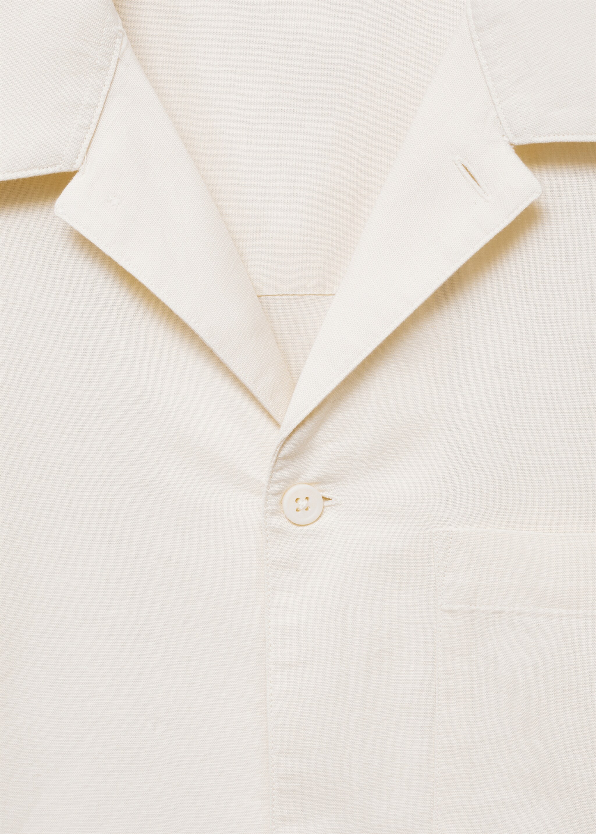 Linen shirt with bowling collar and pocket - Details of the article 8