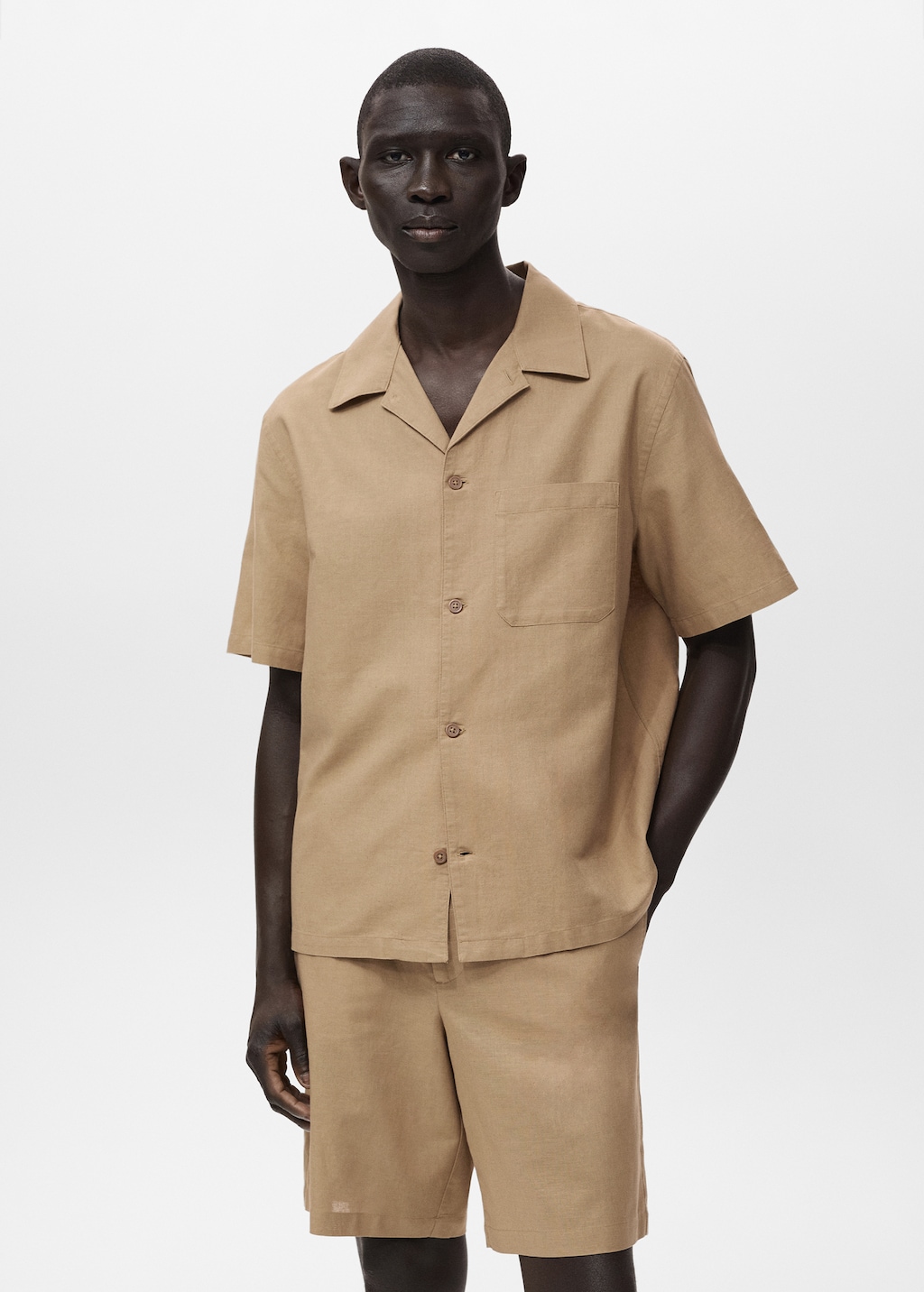 Linen shirt with bowling collar and pocket