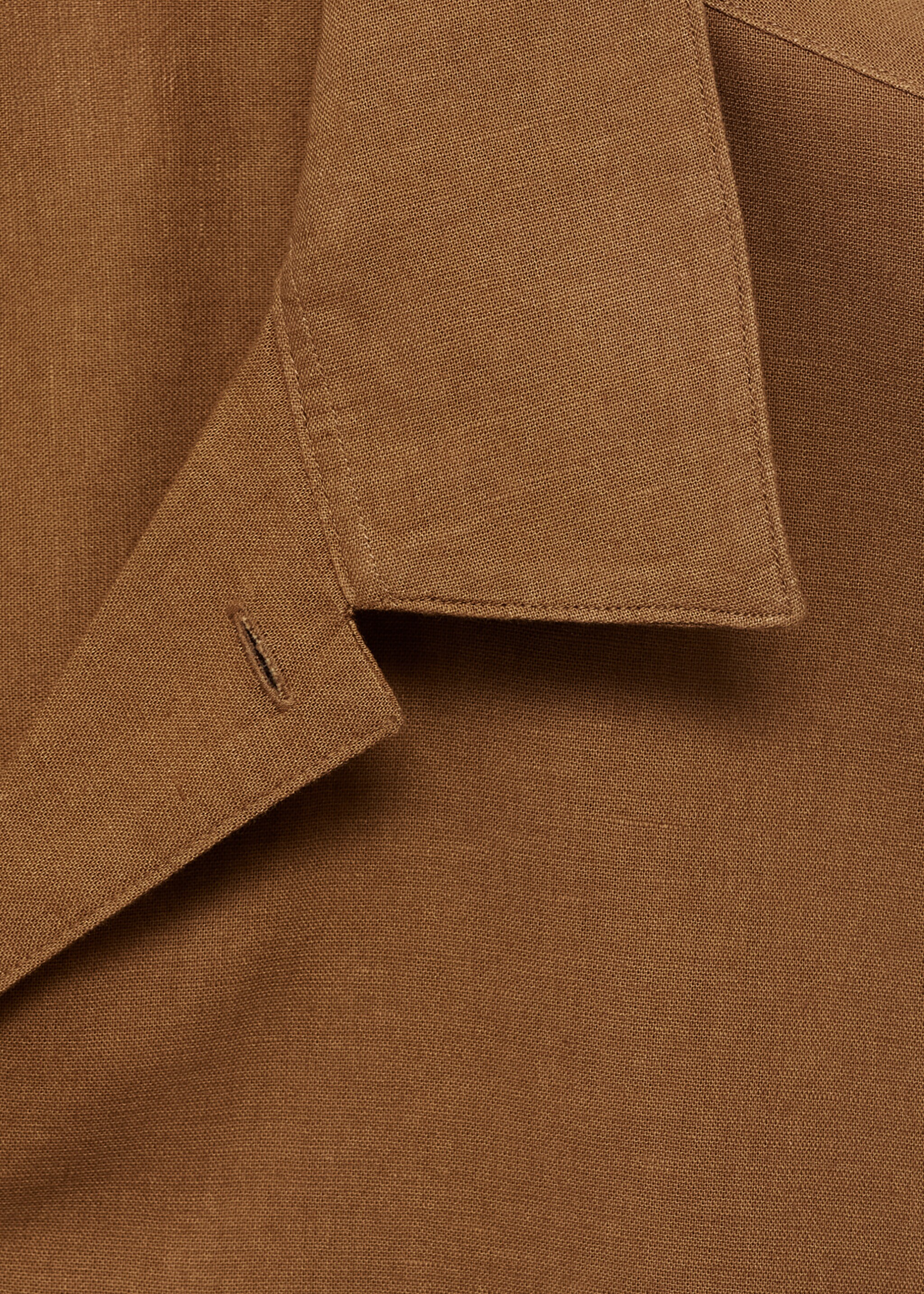 Linen shirt with bowling collar and pocket - Details of the article 8