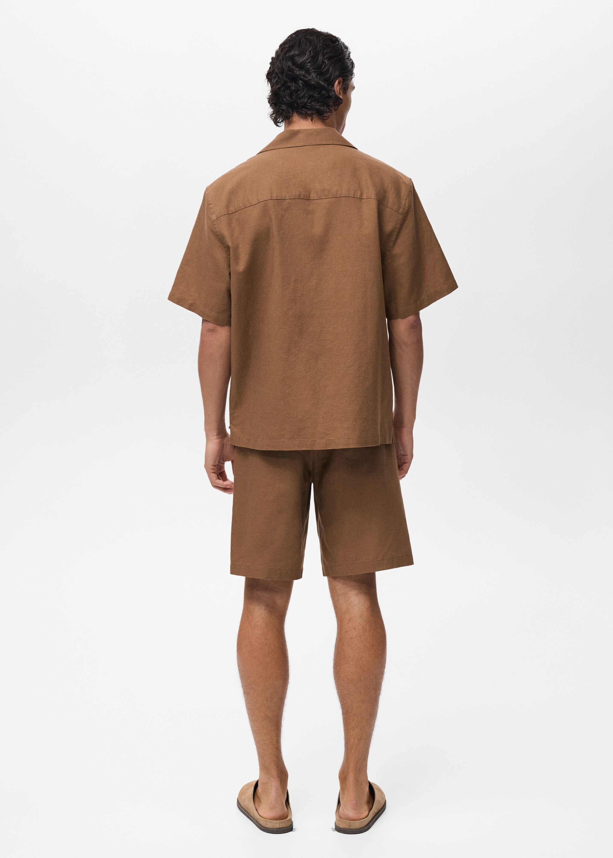 Linen shirt with bowling collar and pocket - Reverse of the article