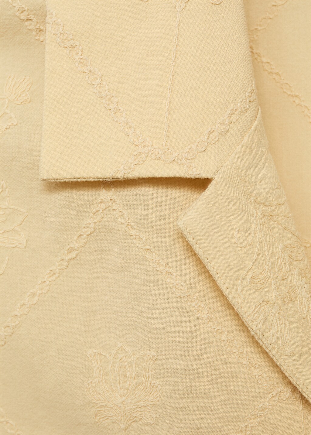 Shirt with embroidered bowling collar