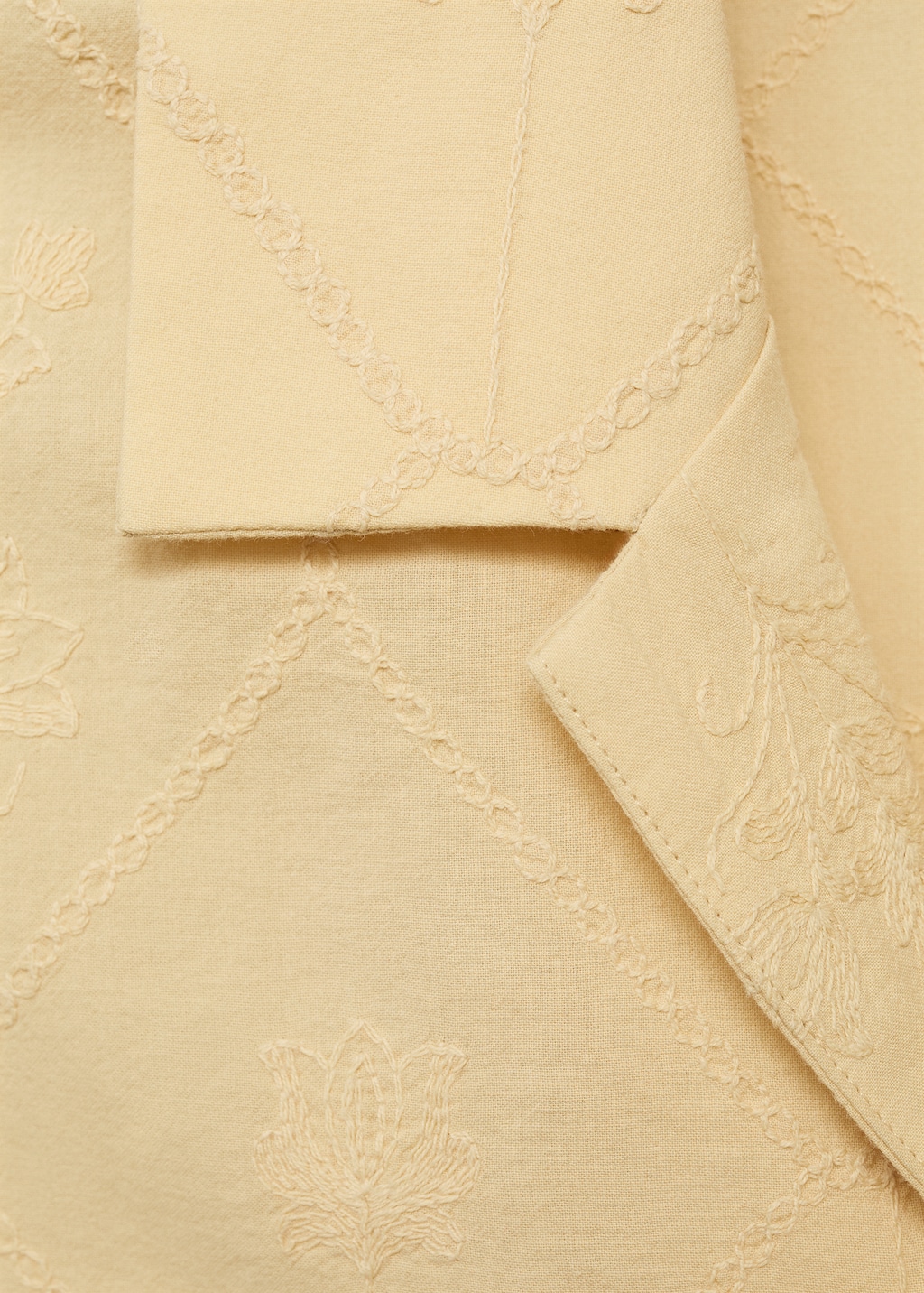 Shirt with embroidered bowling collar