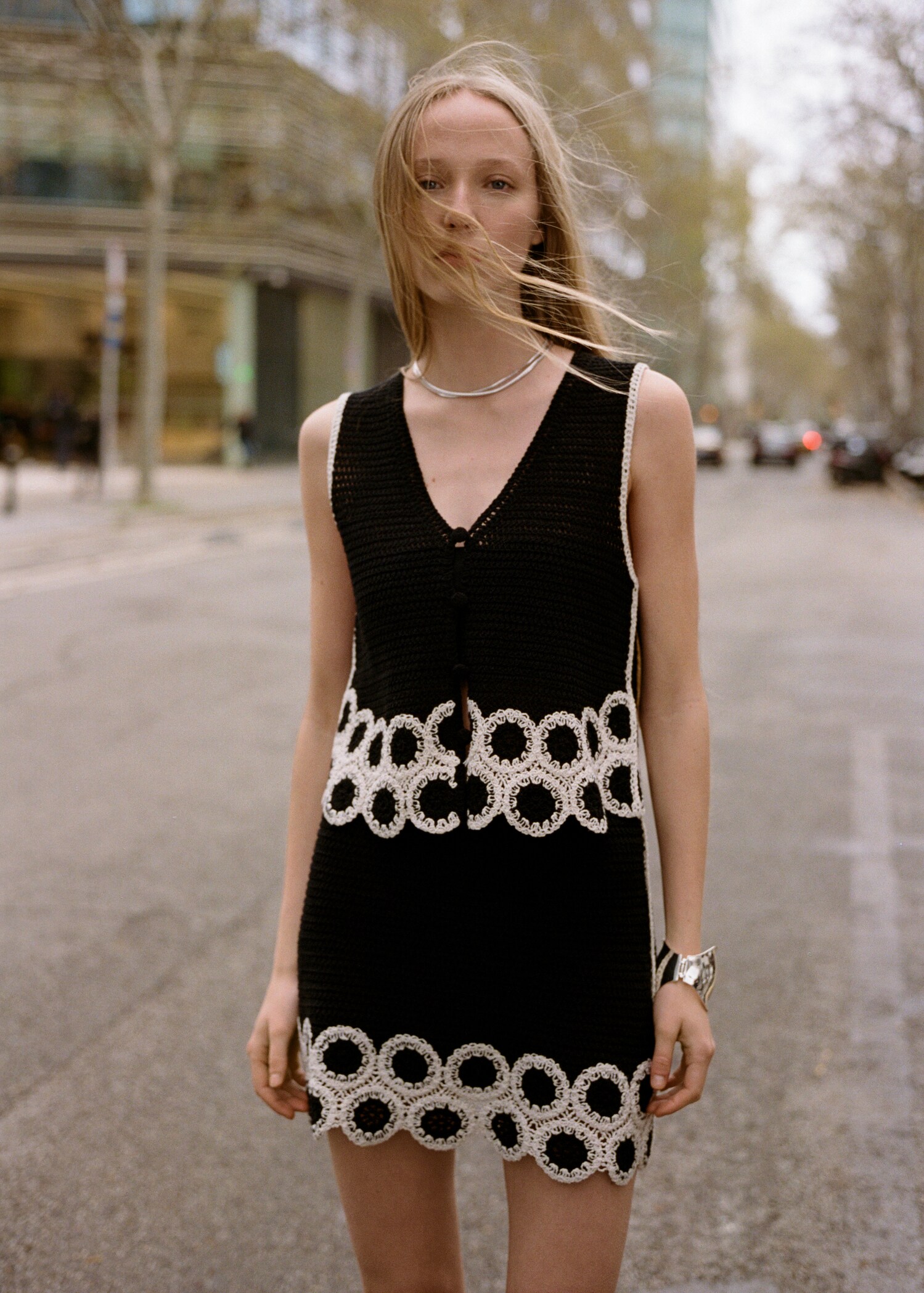 Circular-print crochet vest - Details of the article 6